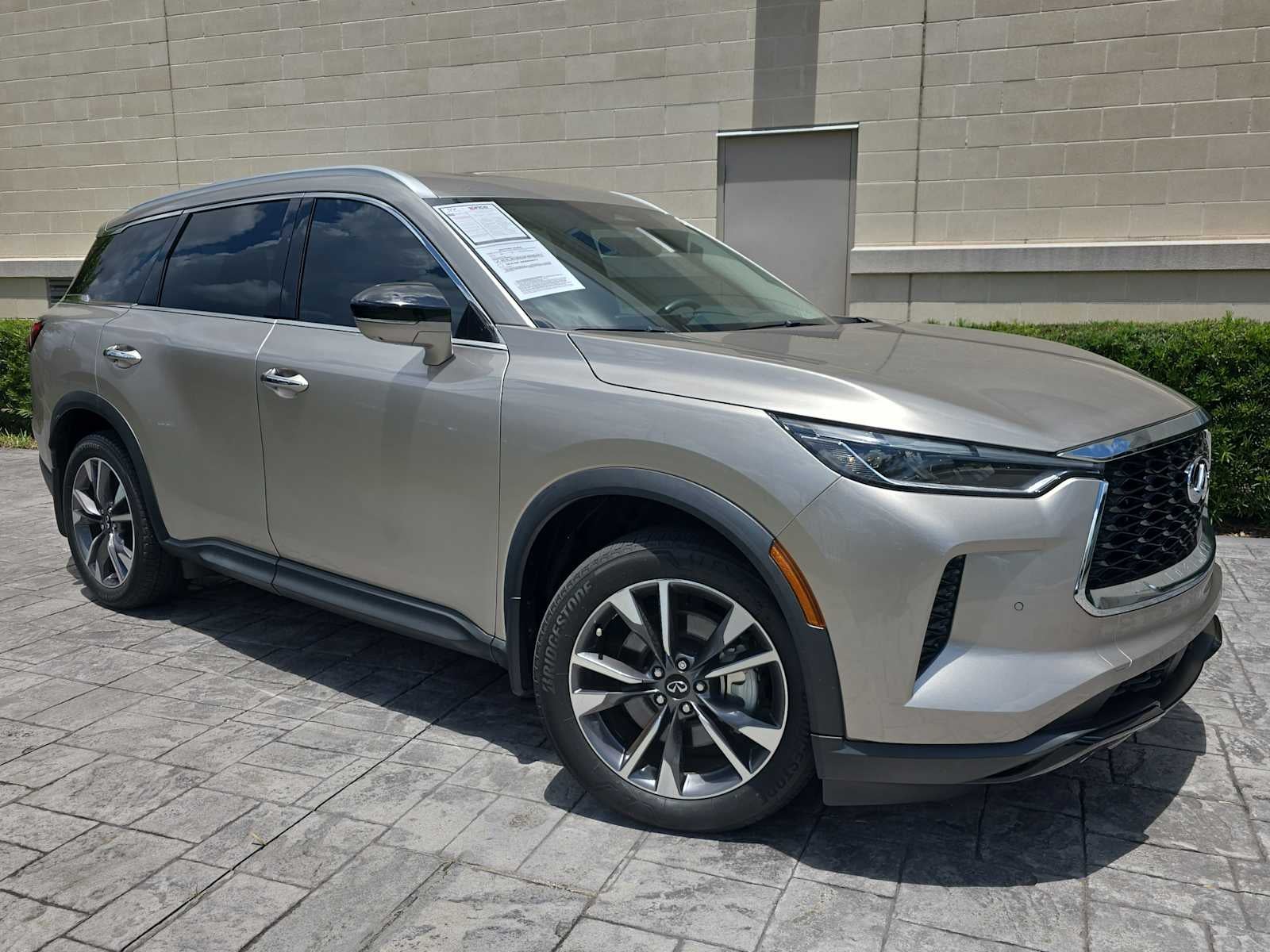 2023 INFINITI QX60 LUXE