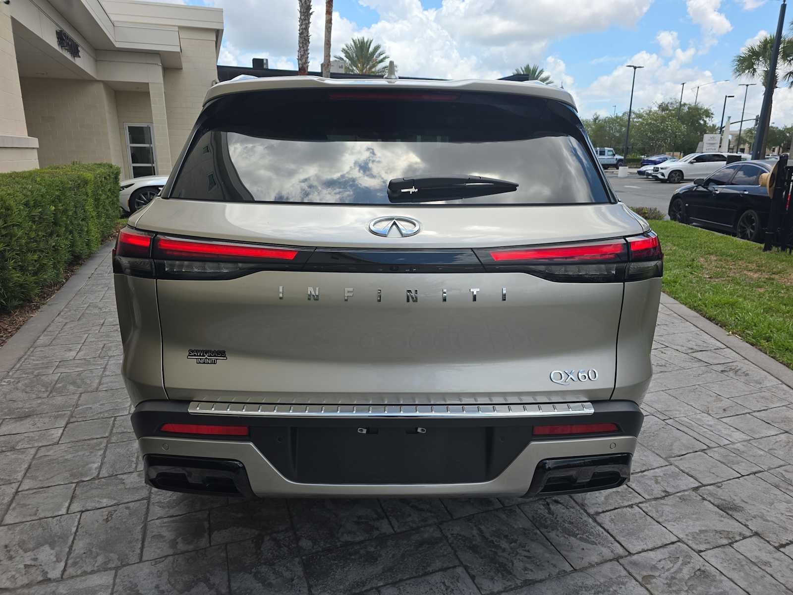 2023 INFINITI QX60 LUXE