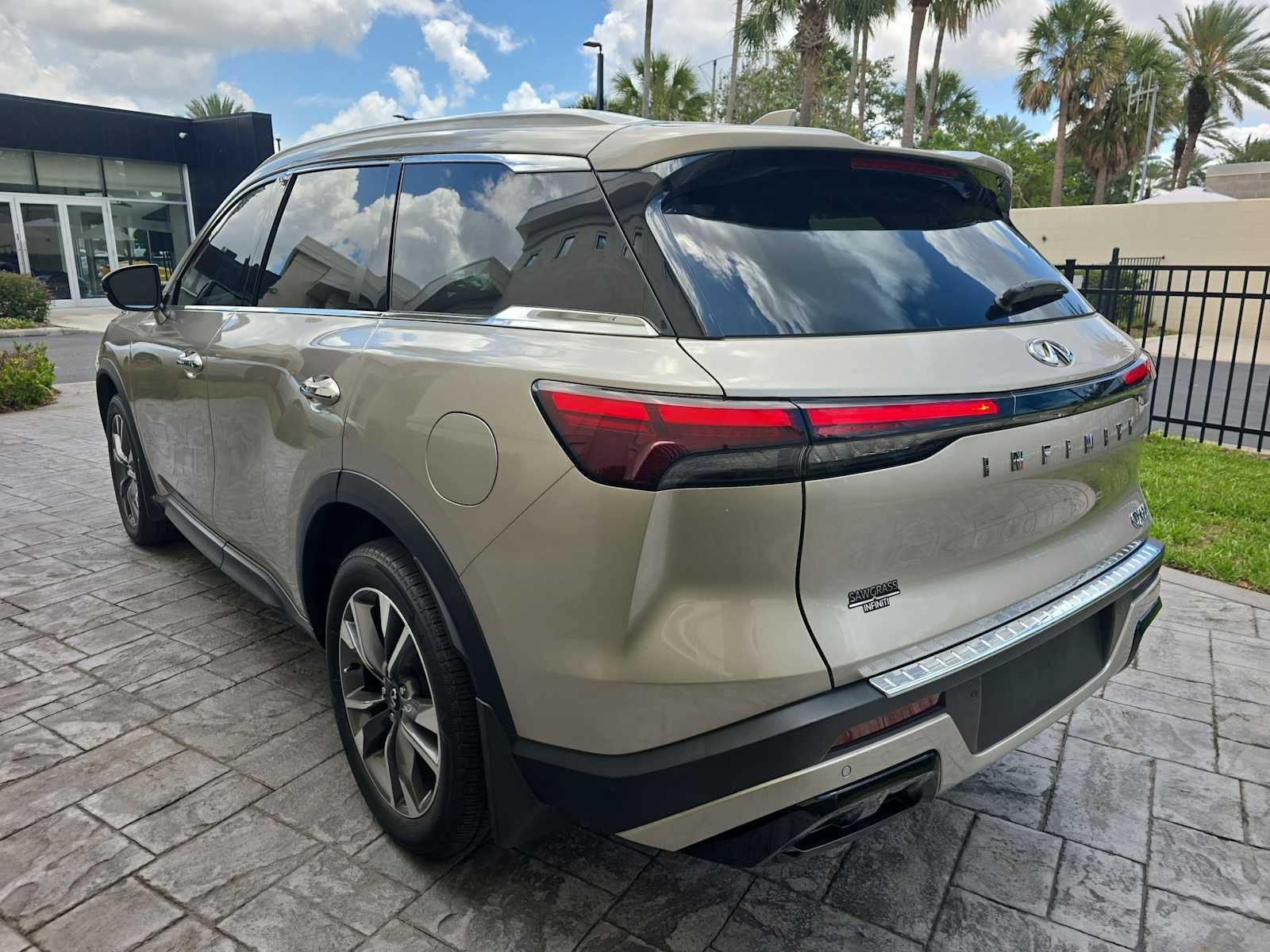 2023 INFINITI QX60 LUXE