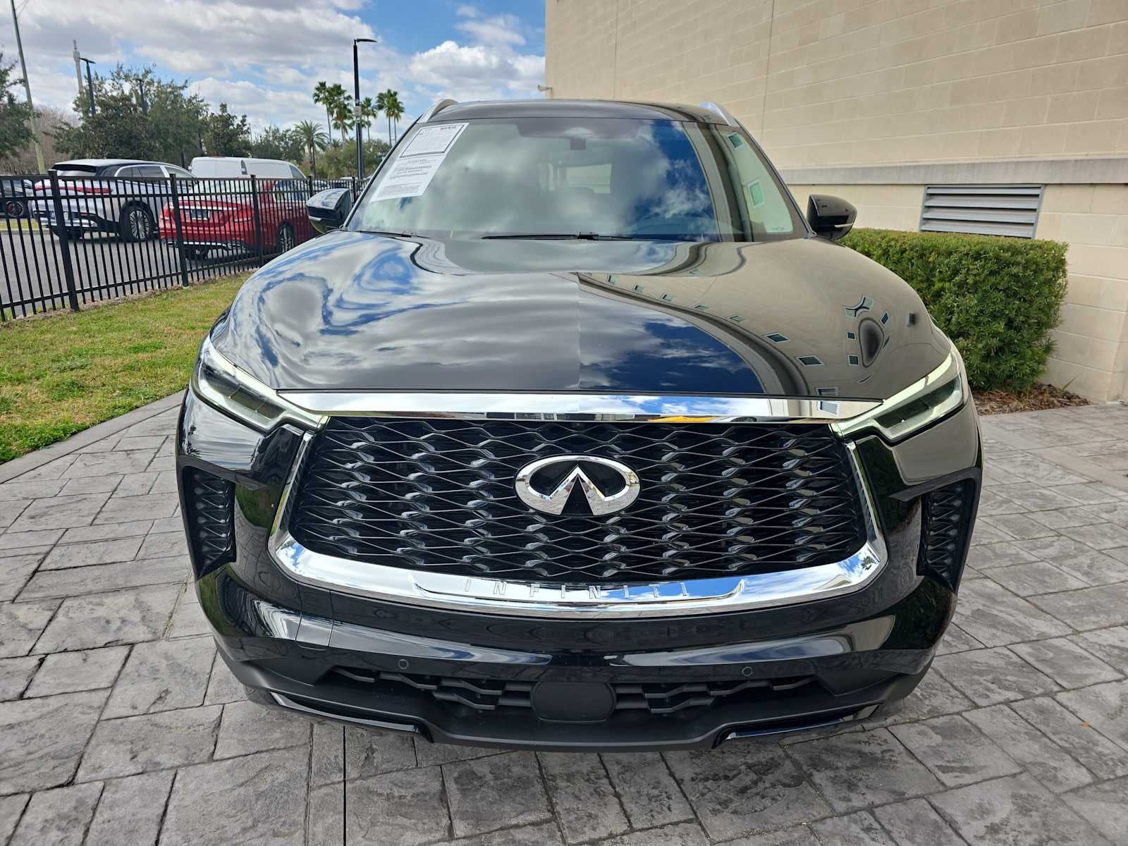 2023 INFINITI QX60 LUXE