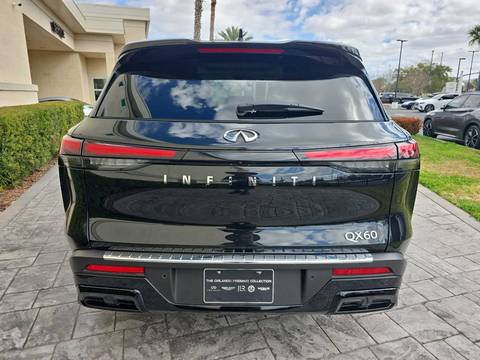 2023 INFINITI QX60 LUXE