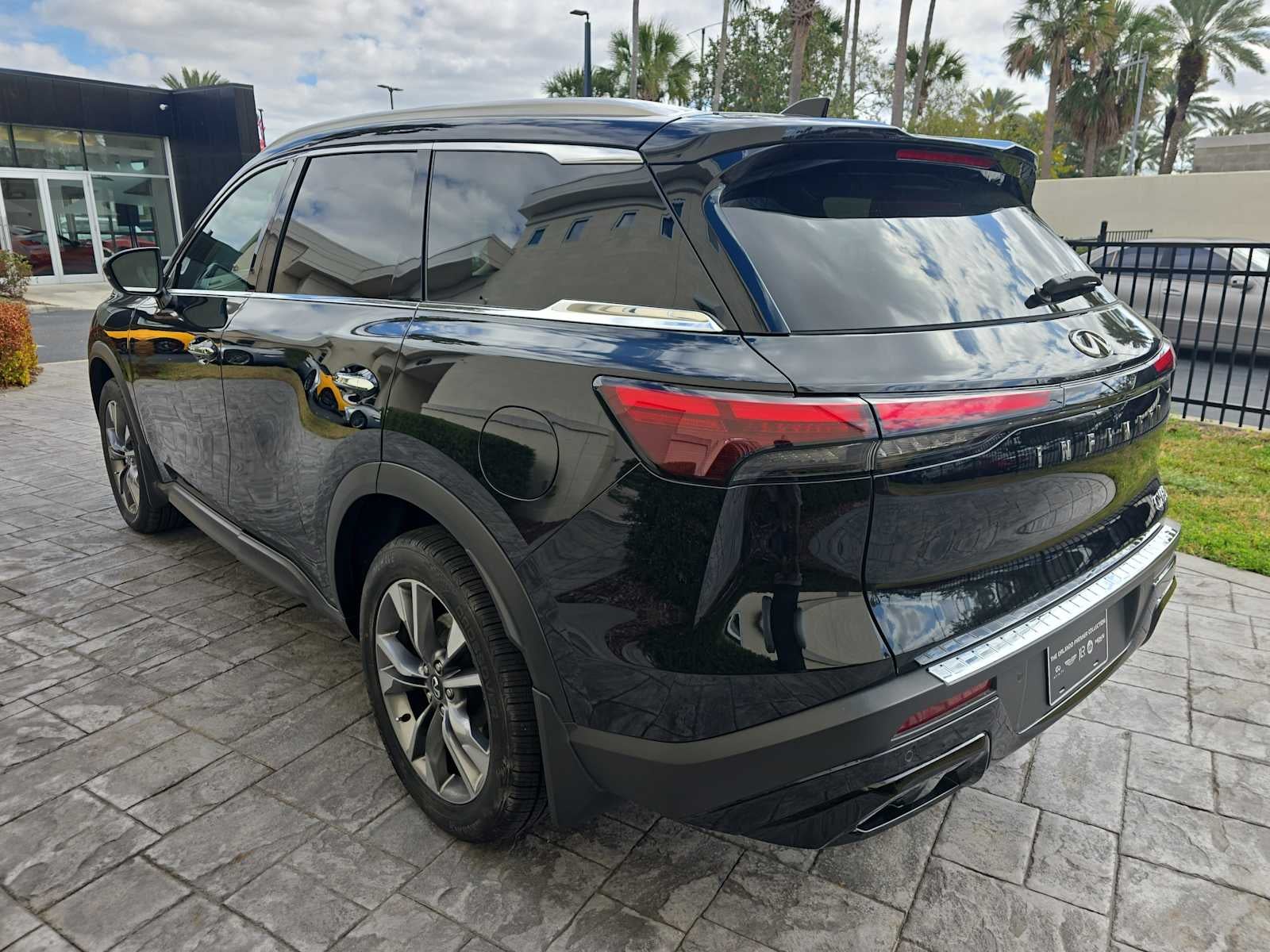 2023 INFINITI QX60 LUXE