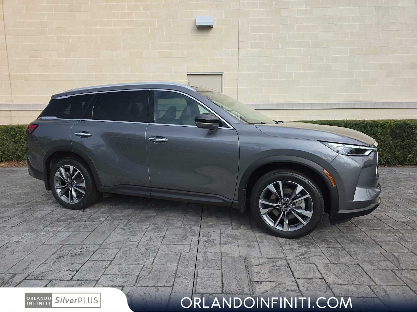 2024 INFINITI QX60 LUXE