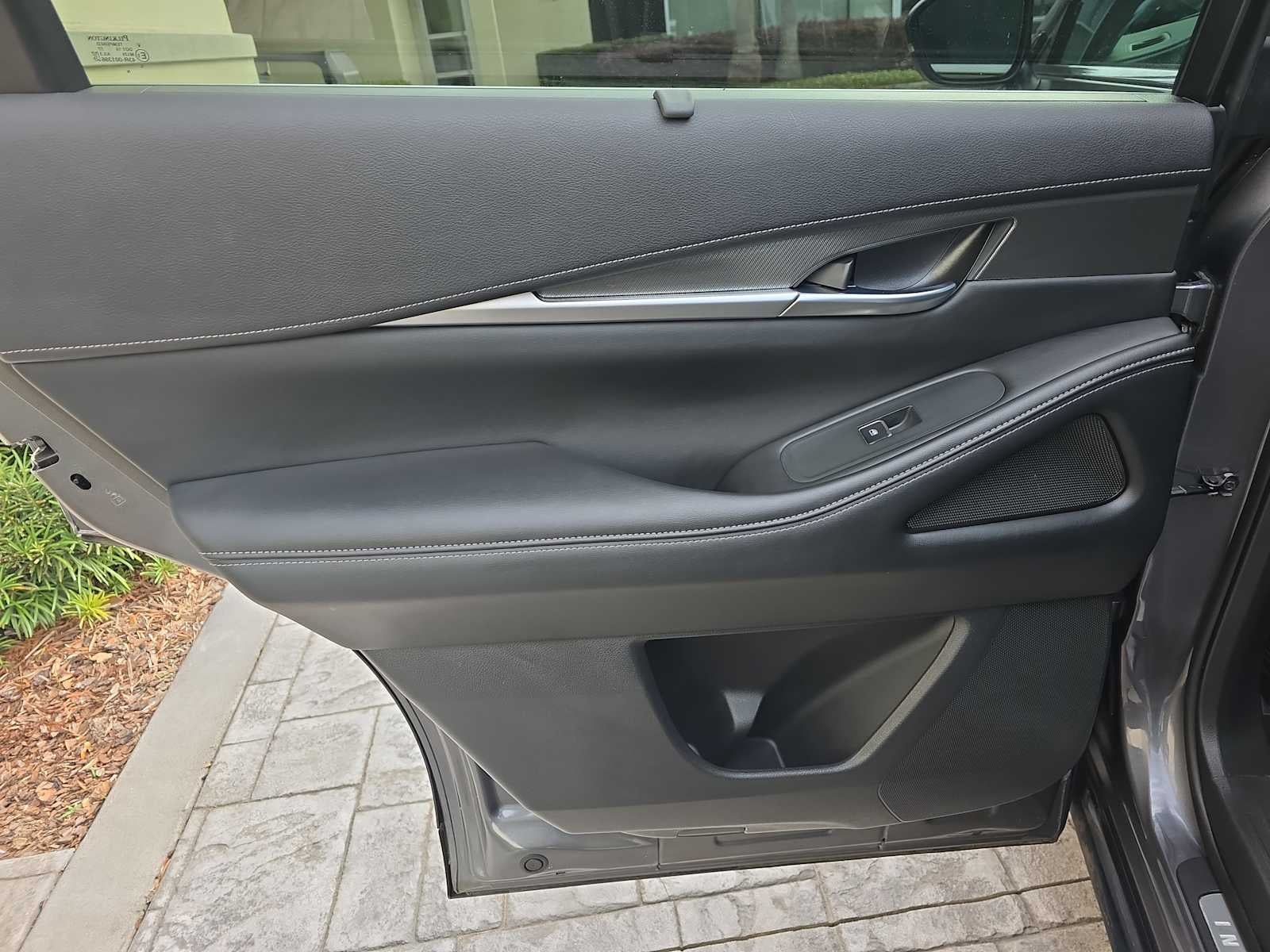 2024 INFINITI QX60 LUXE