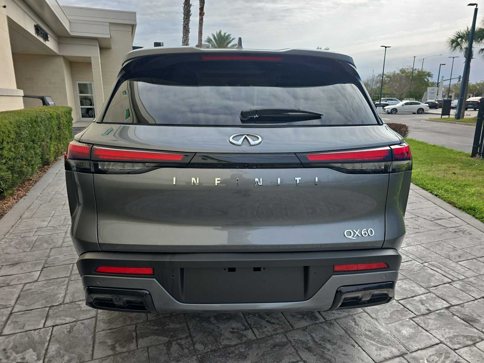 2024 INFINITI QX60 LUXE
