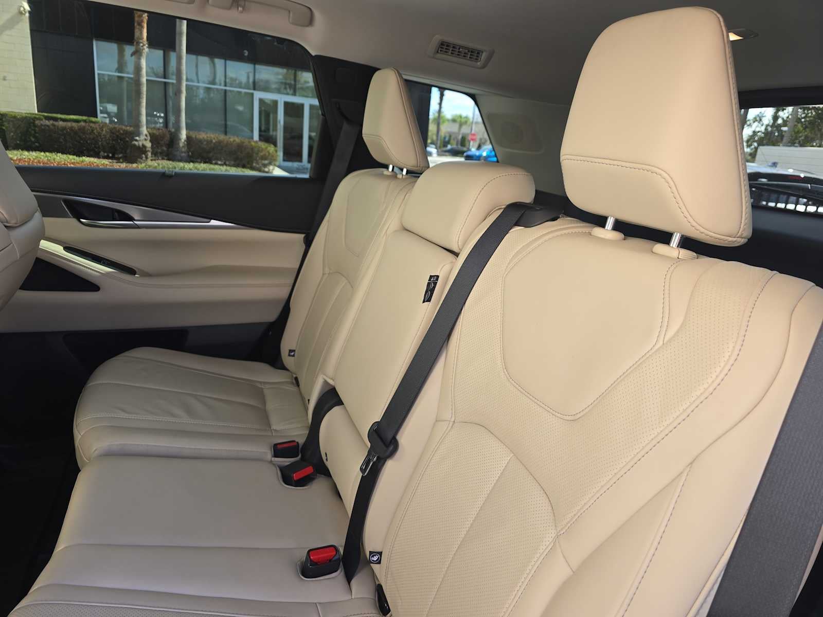 2023 INFINITI QX60 LUXE