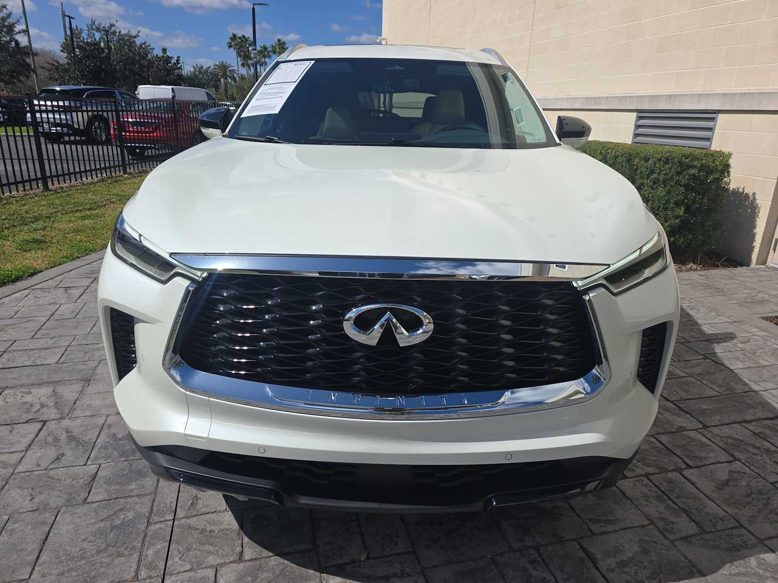 2023 INFINITI QX60 LUXE