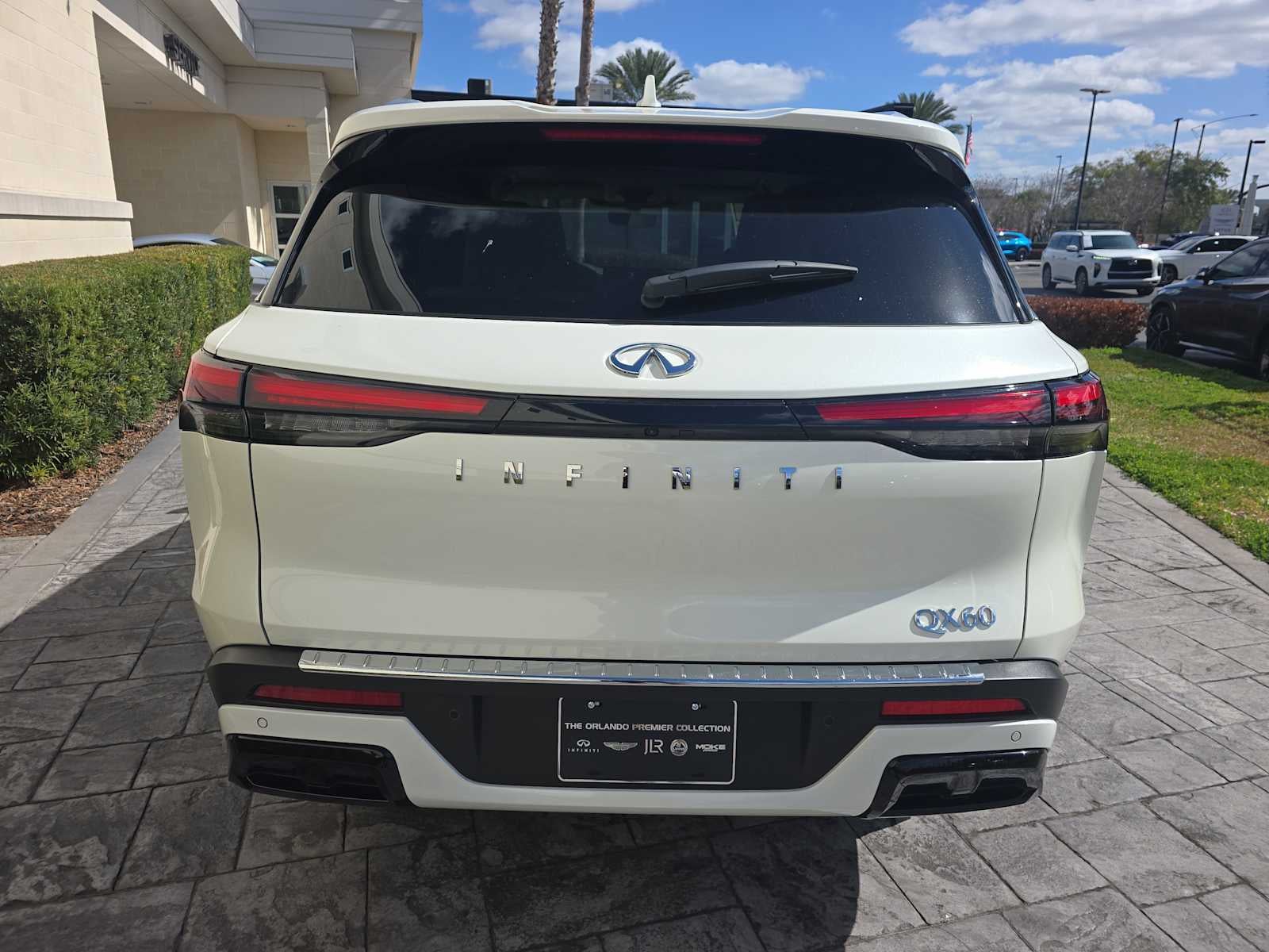 2023 INFINITI QX60 LUXE