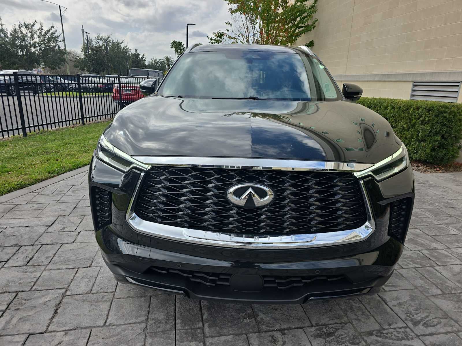 2023 INFINITI QX60 LUXE