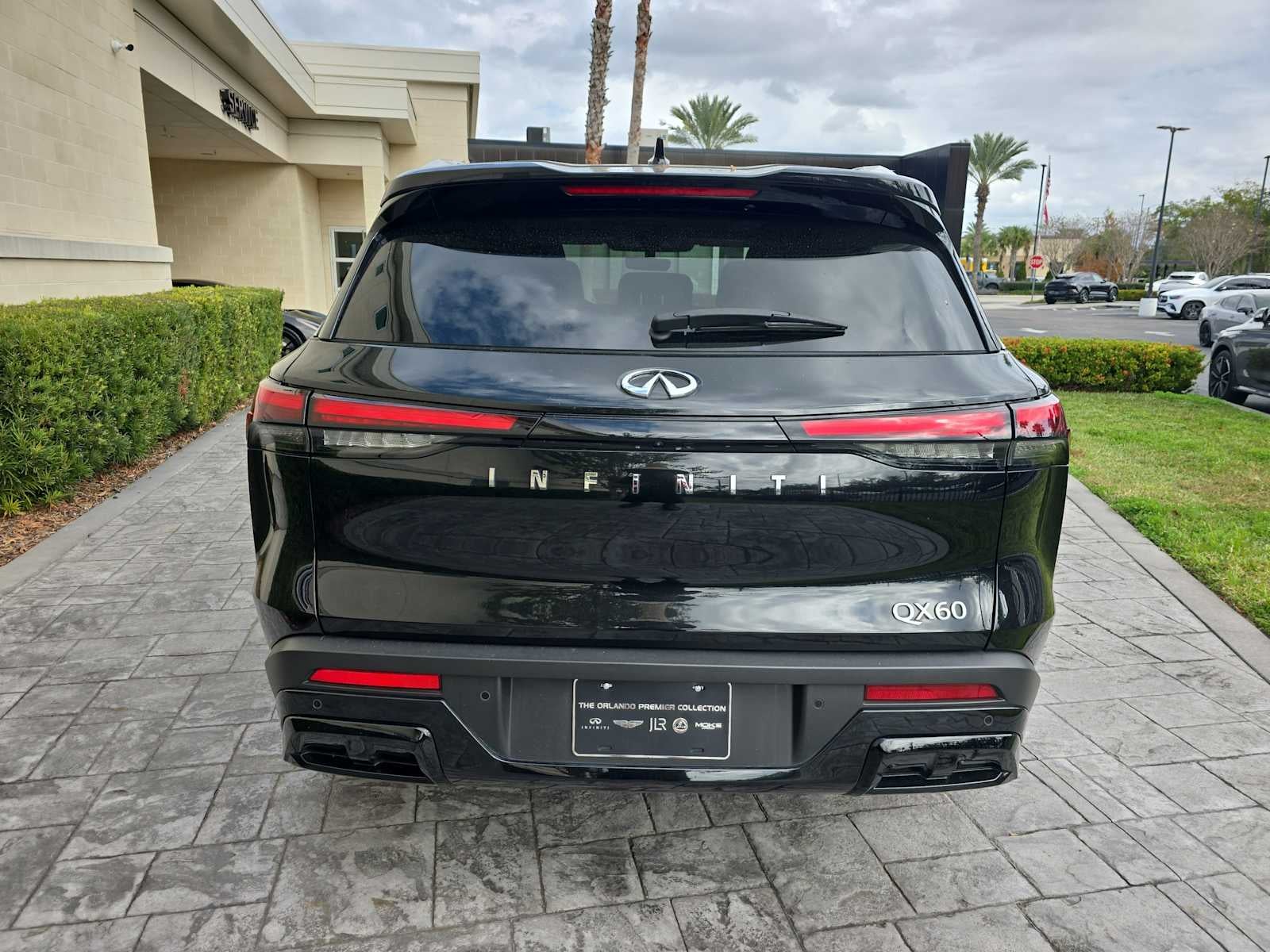 2023 INFINITI QX60 LUXE