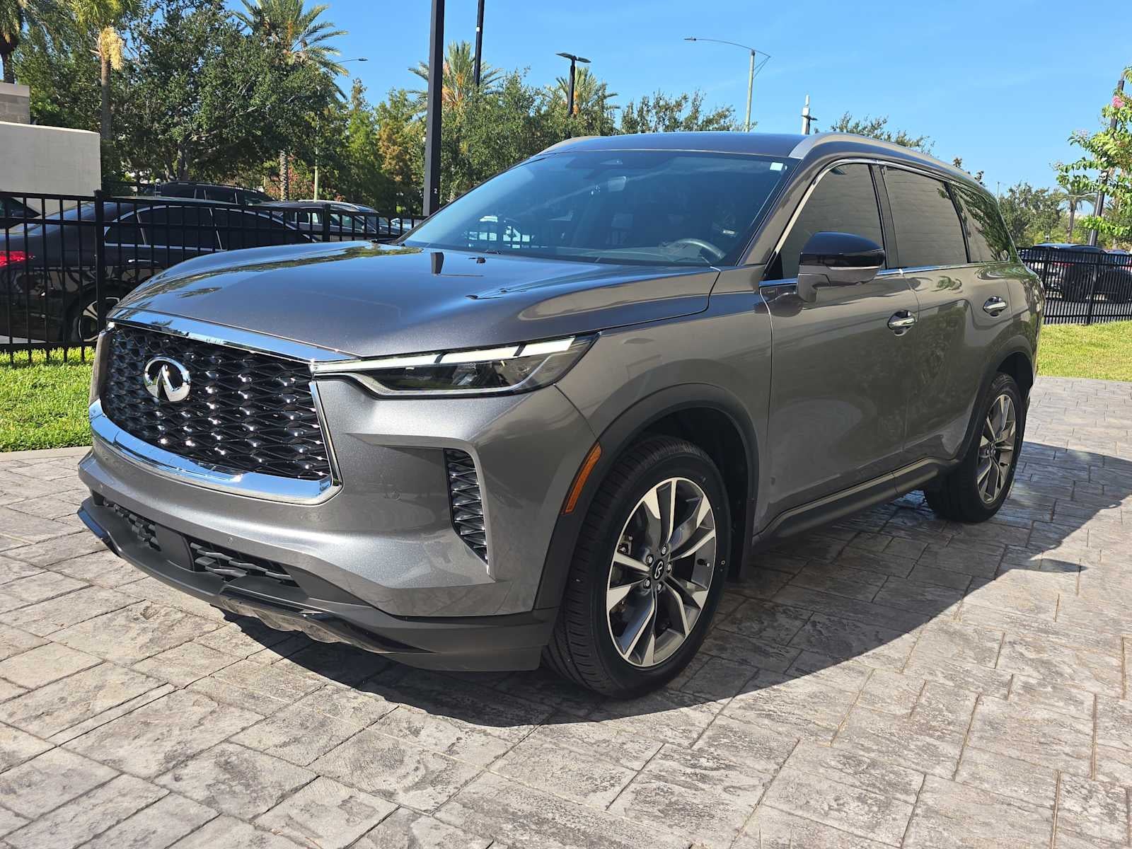 2023 INFINITI QX60 LUXE