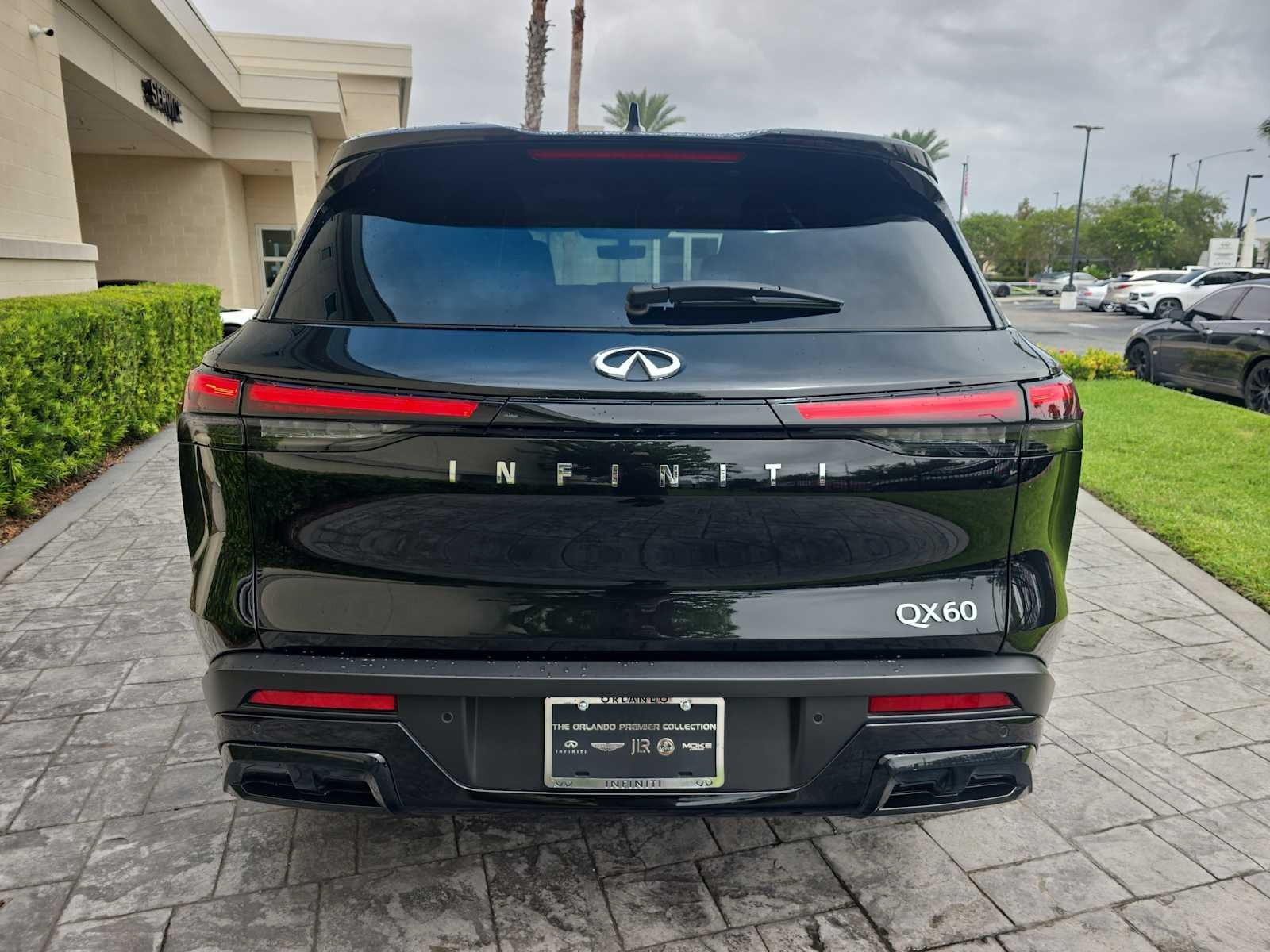 2024 INFINITI QX60 LUXE