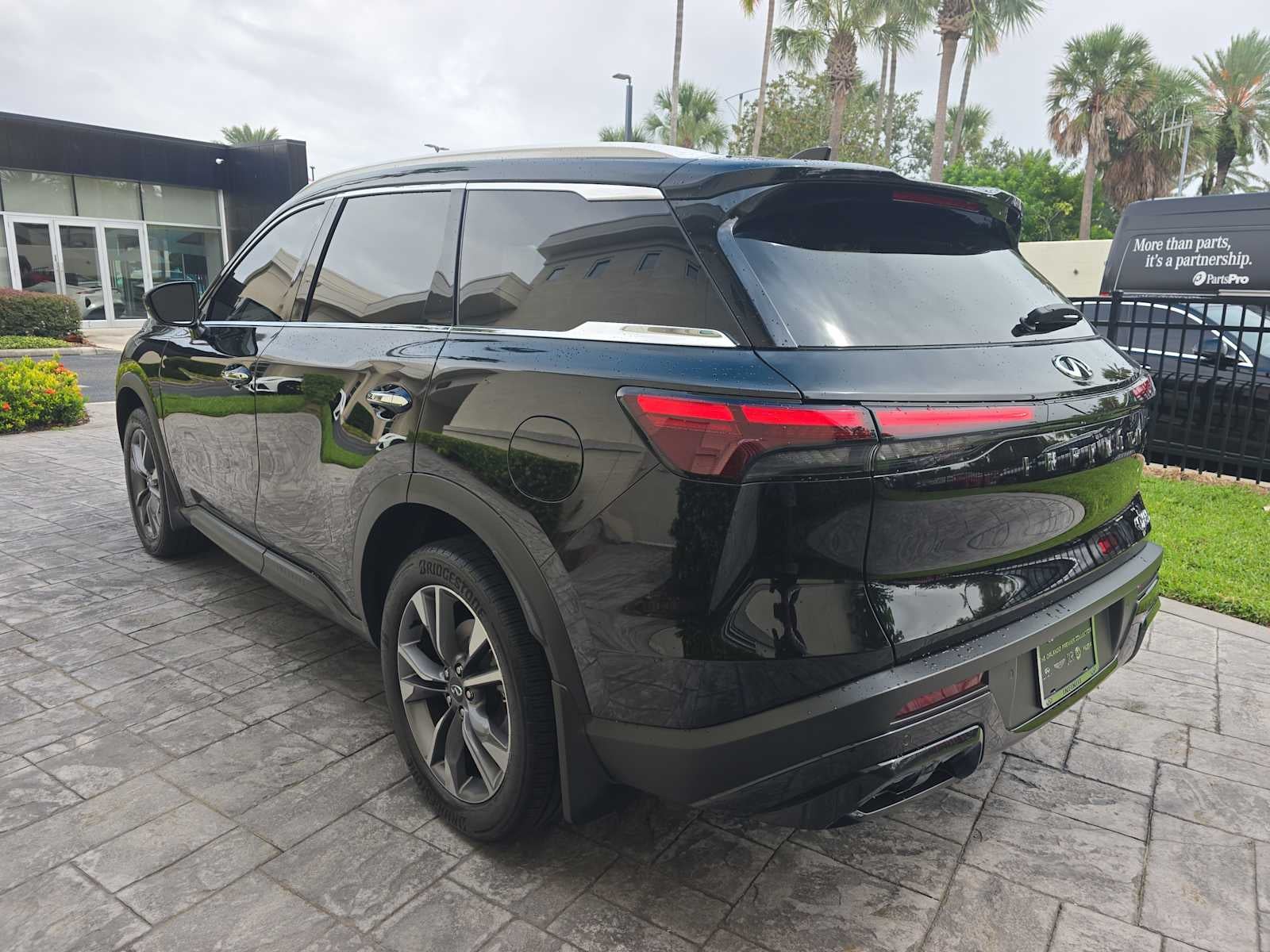 2024 INFINITI QX60 LUXE
