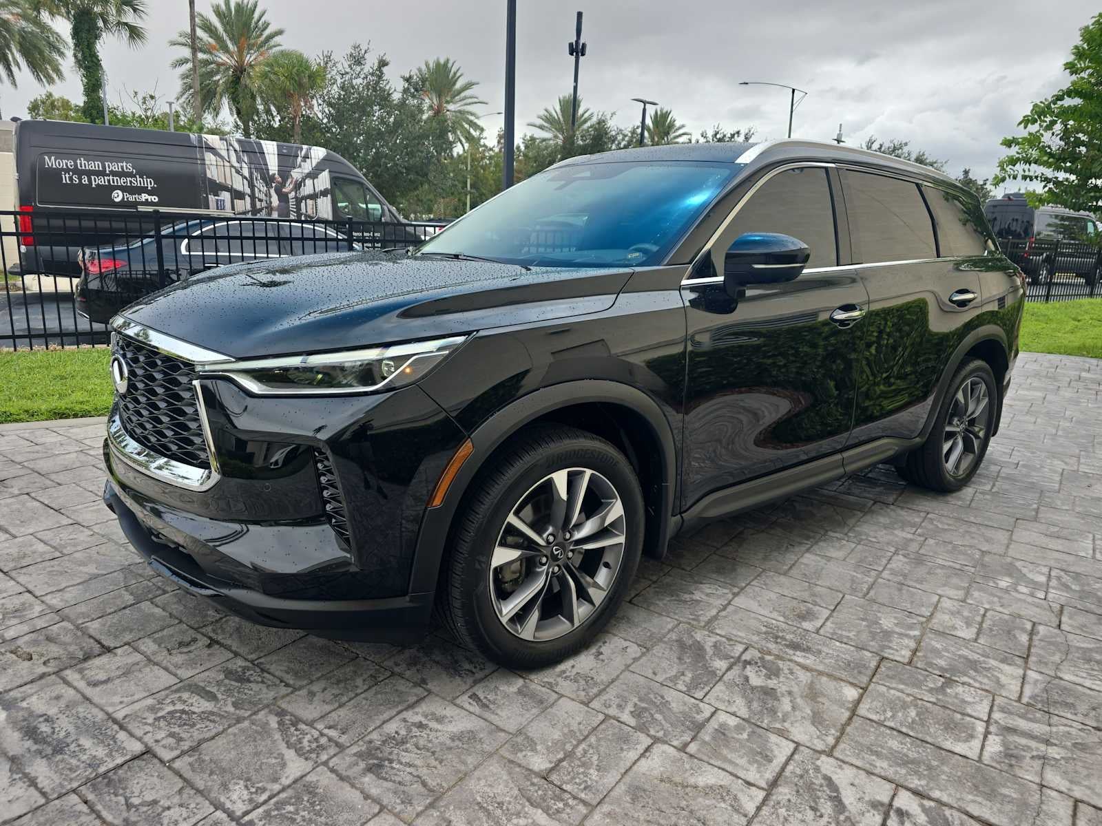 2024 INFINITI QX60 LUXE