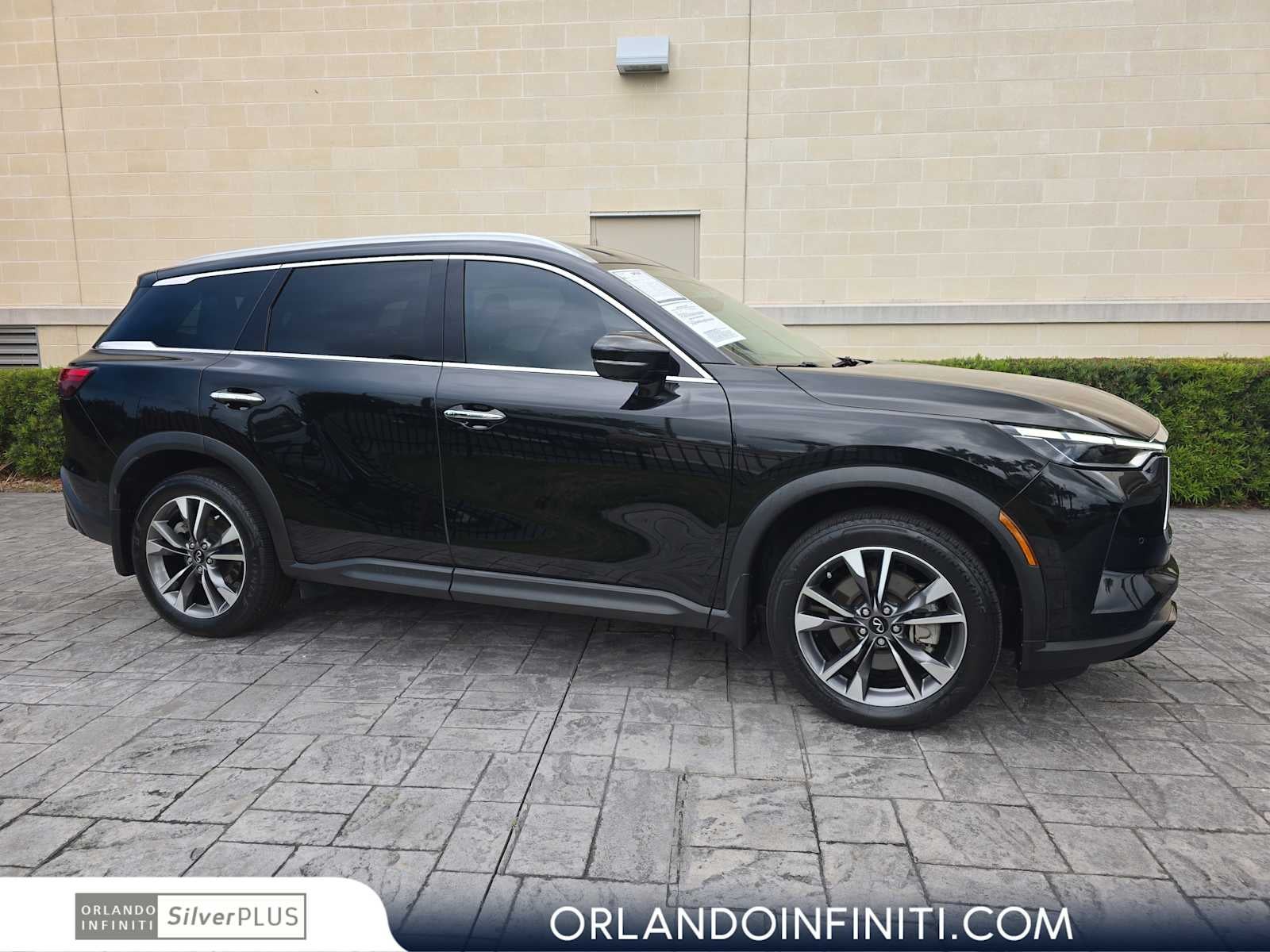 2023 INFINITI QX60 LUXE