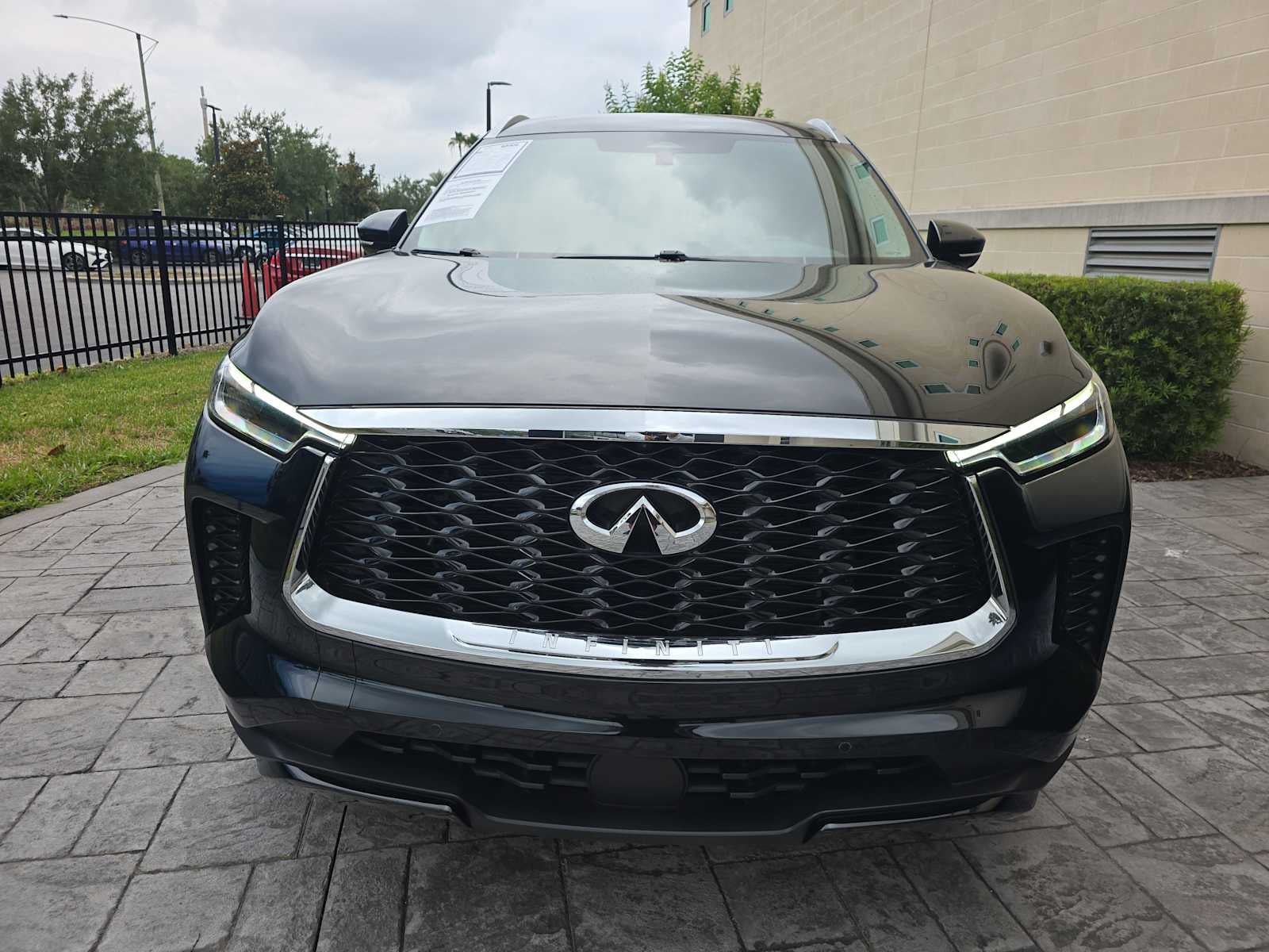 2023 INFINITI QX60 LUXE