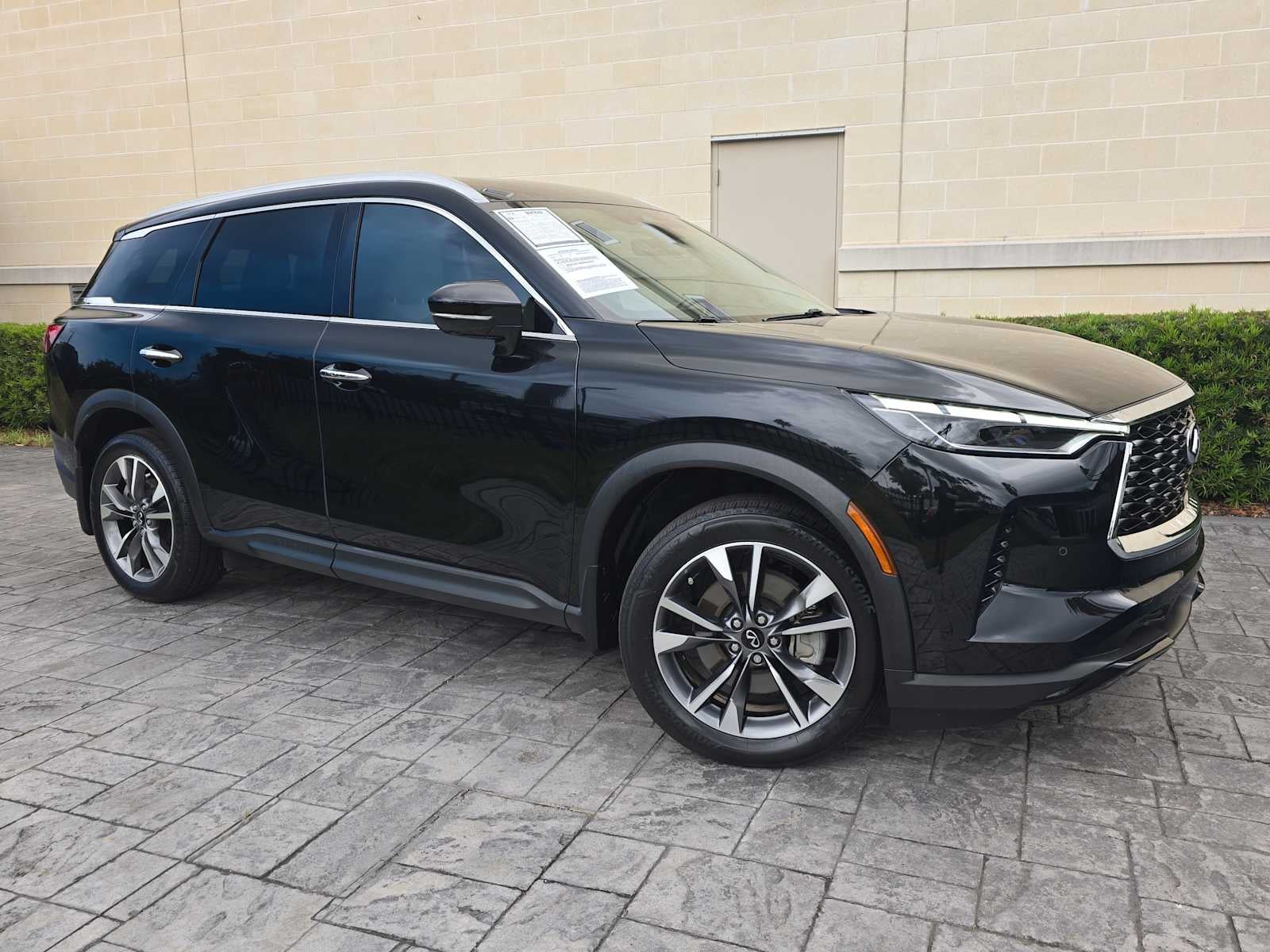 2023 INFINITI QX60 LUXE