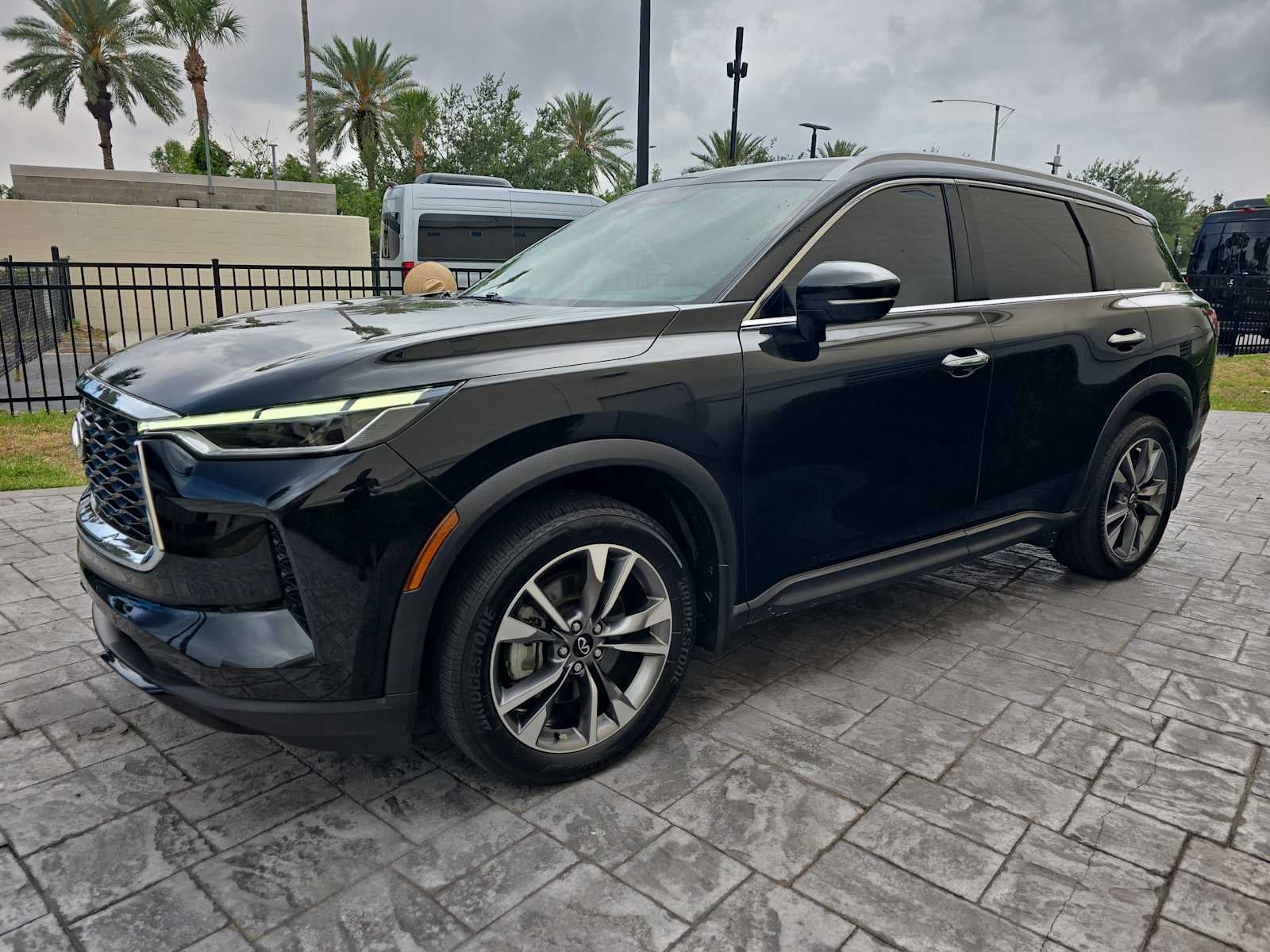 2023 INFINITI QX60 LUXE