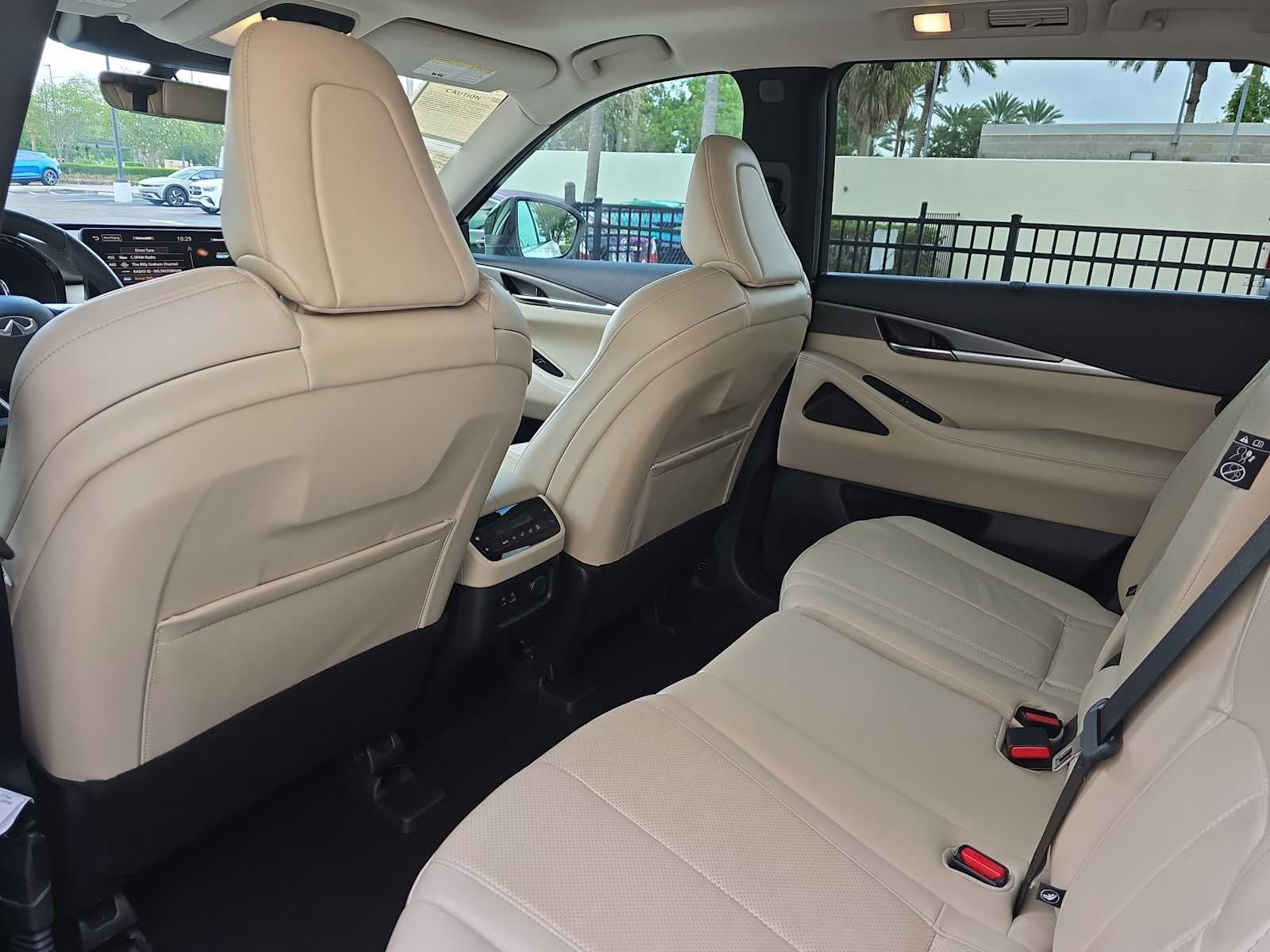 2023 INFINITI QX60 LUXE