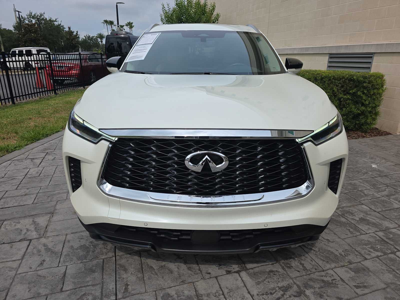 2023 INFINITI QX60 LUXE