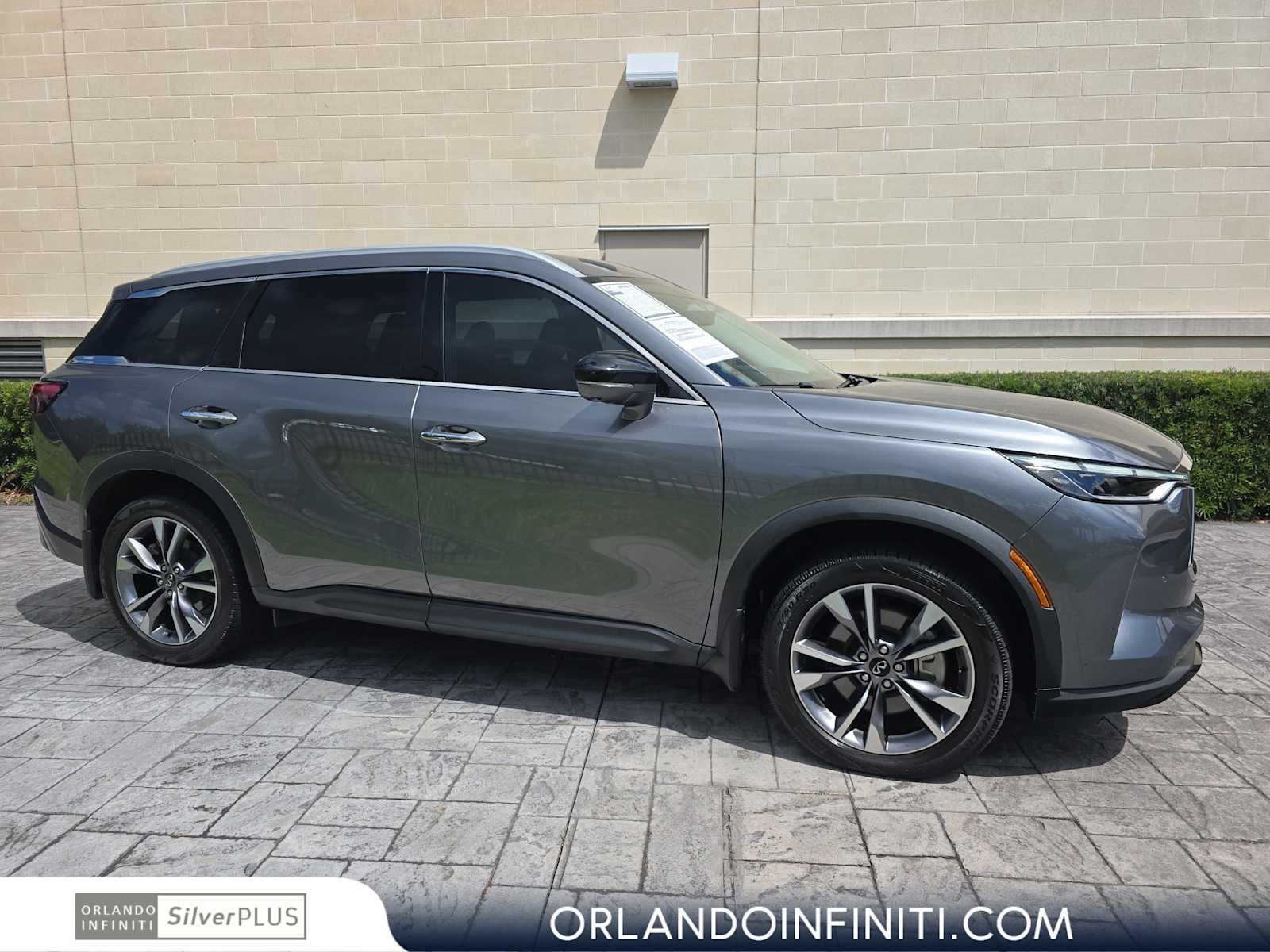 2023 INFINITI QX60 LUXE