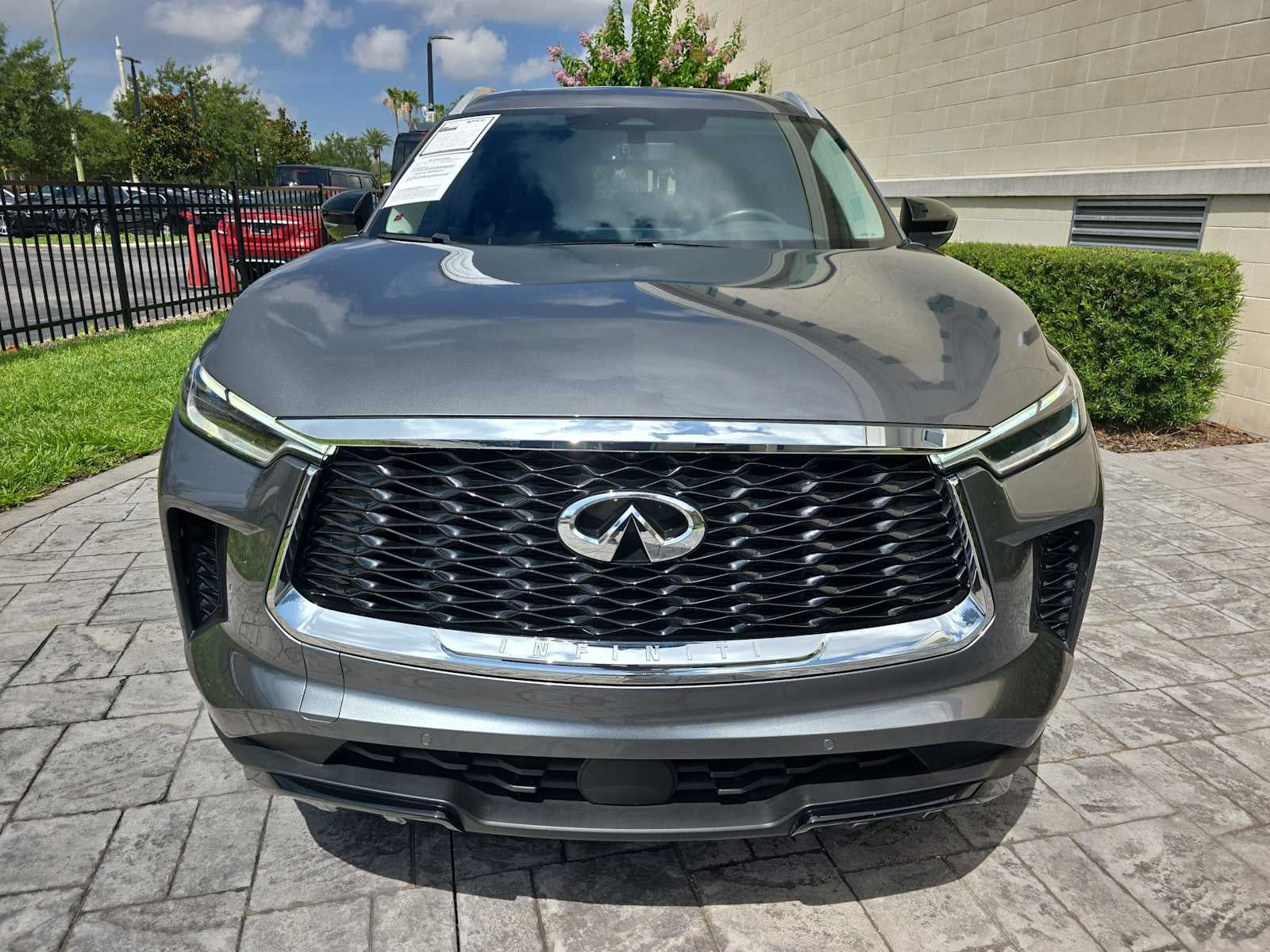 2023 INFINITI QX60 LUXE