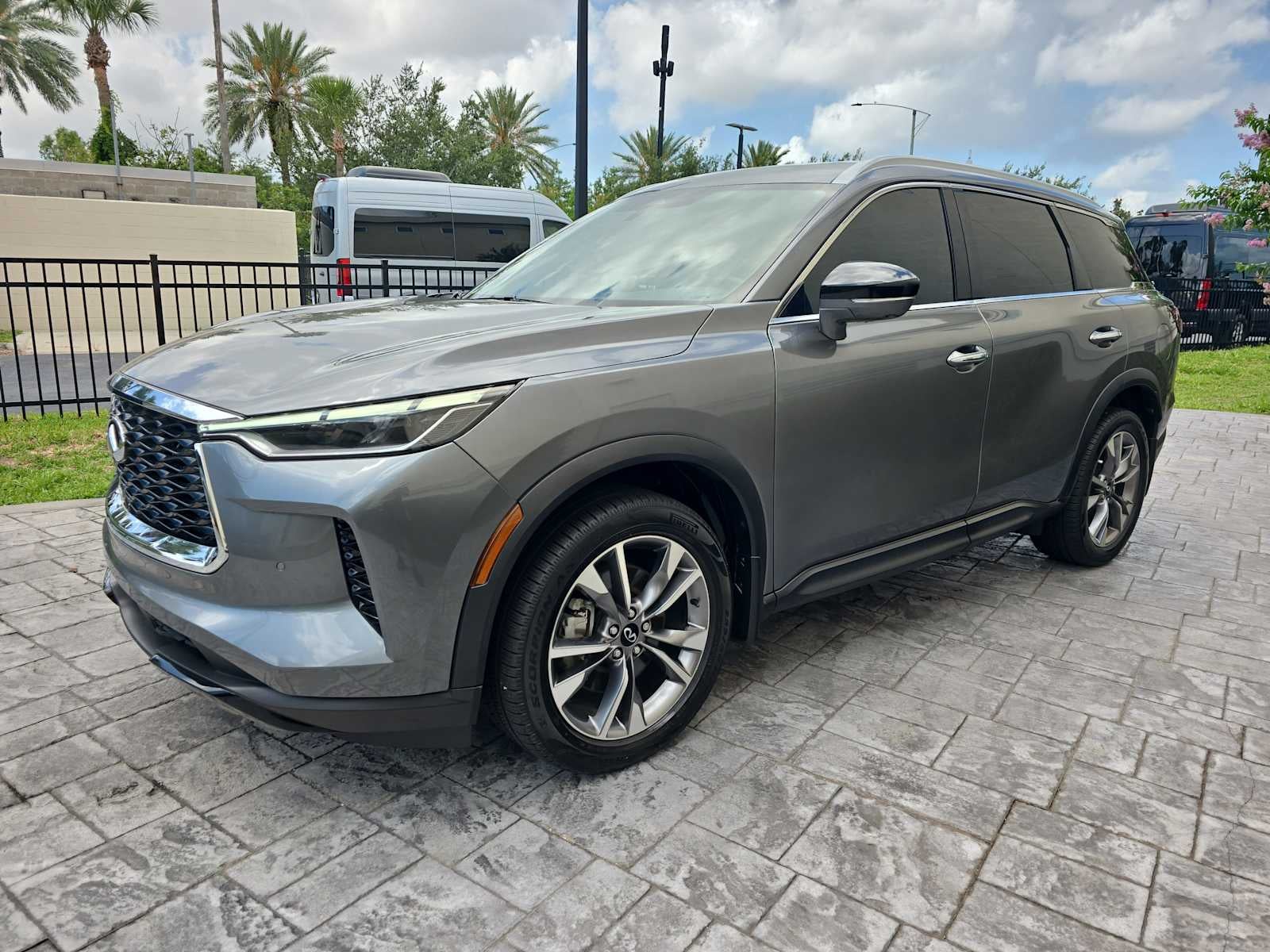 2023 INFINITI QX60 LUXE