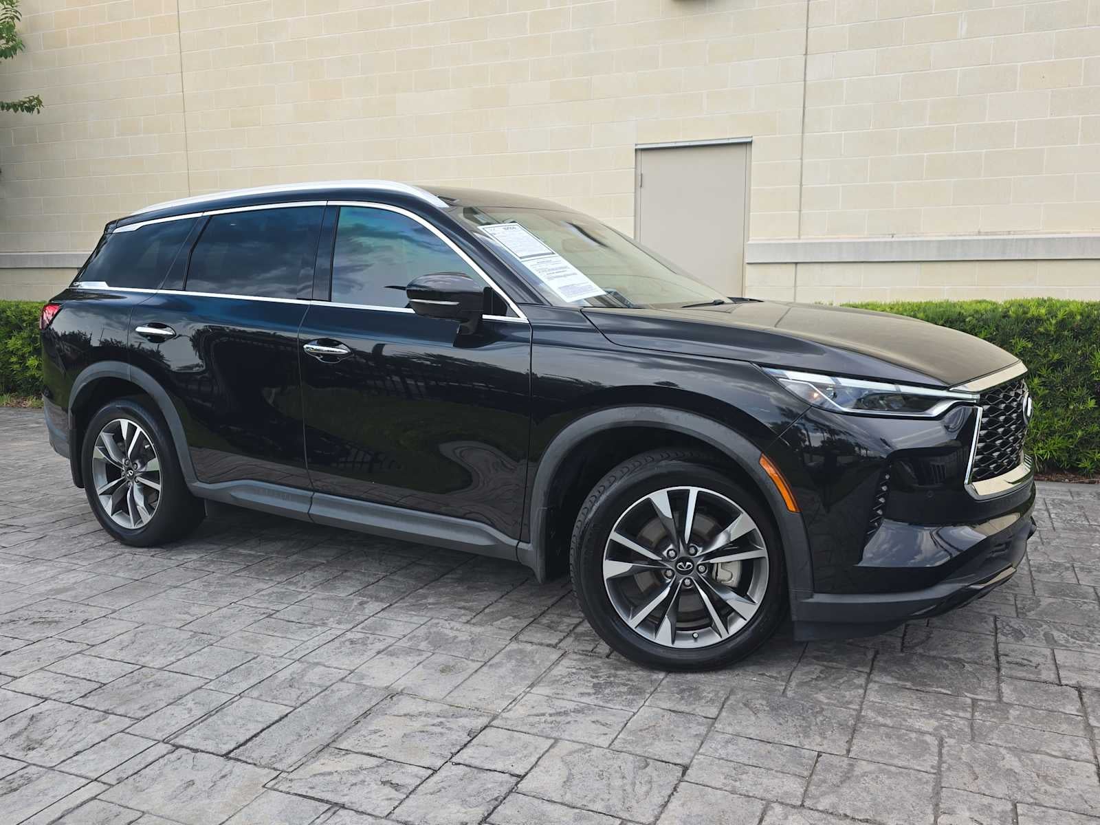 2023 INFINITI QX60 LUXE
