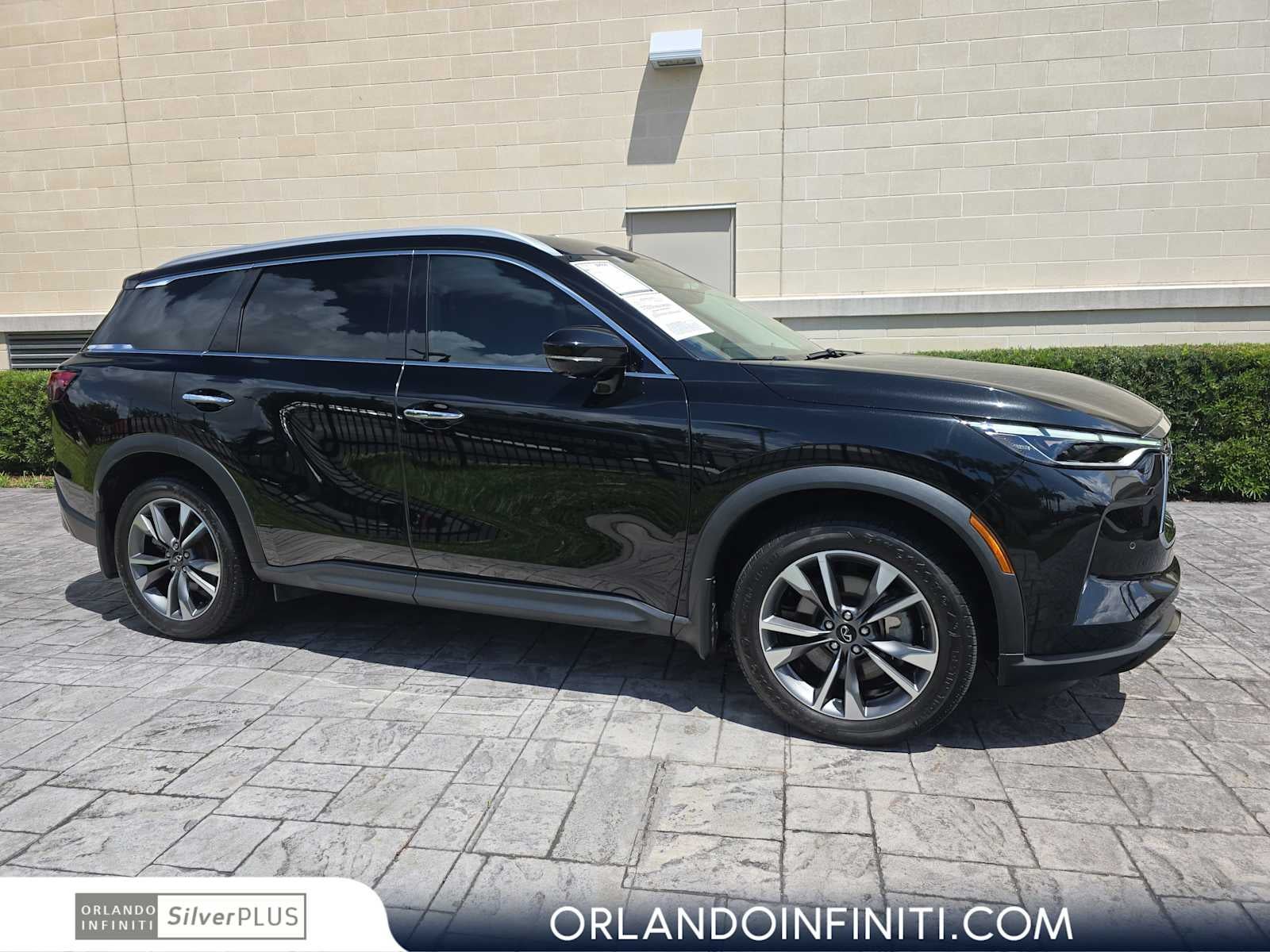 2023 INFINITI QX60 LUXE