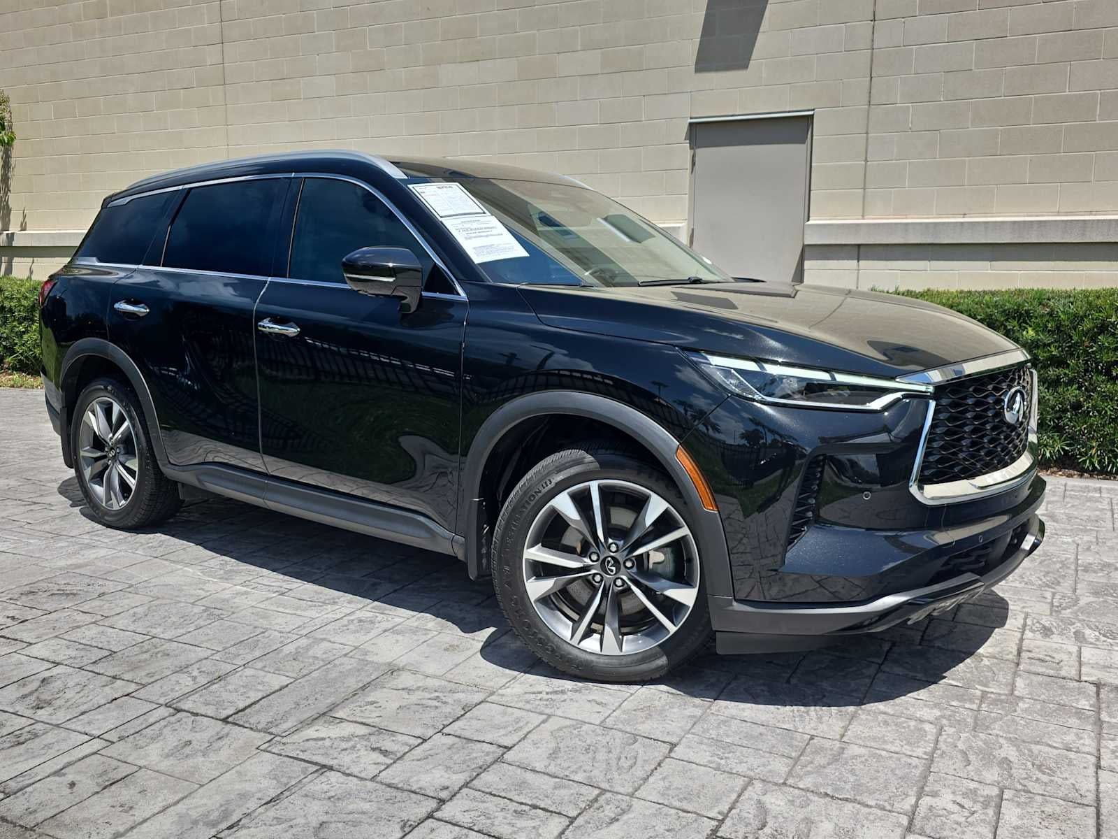2023 INFINITI QX60 LUXE