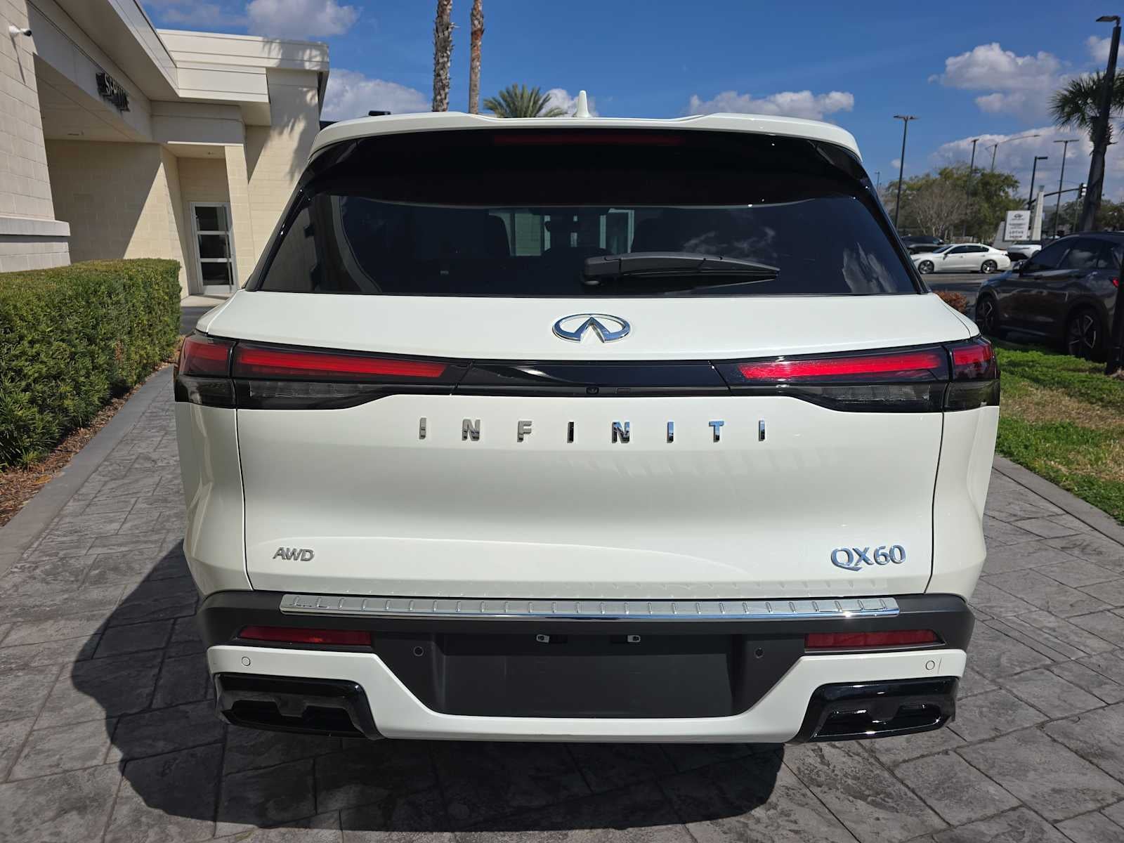 2023 INFINITI QX60 LUXE