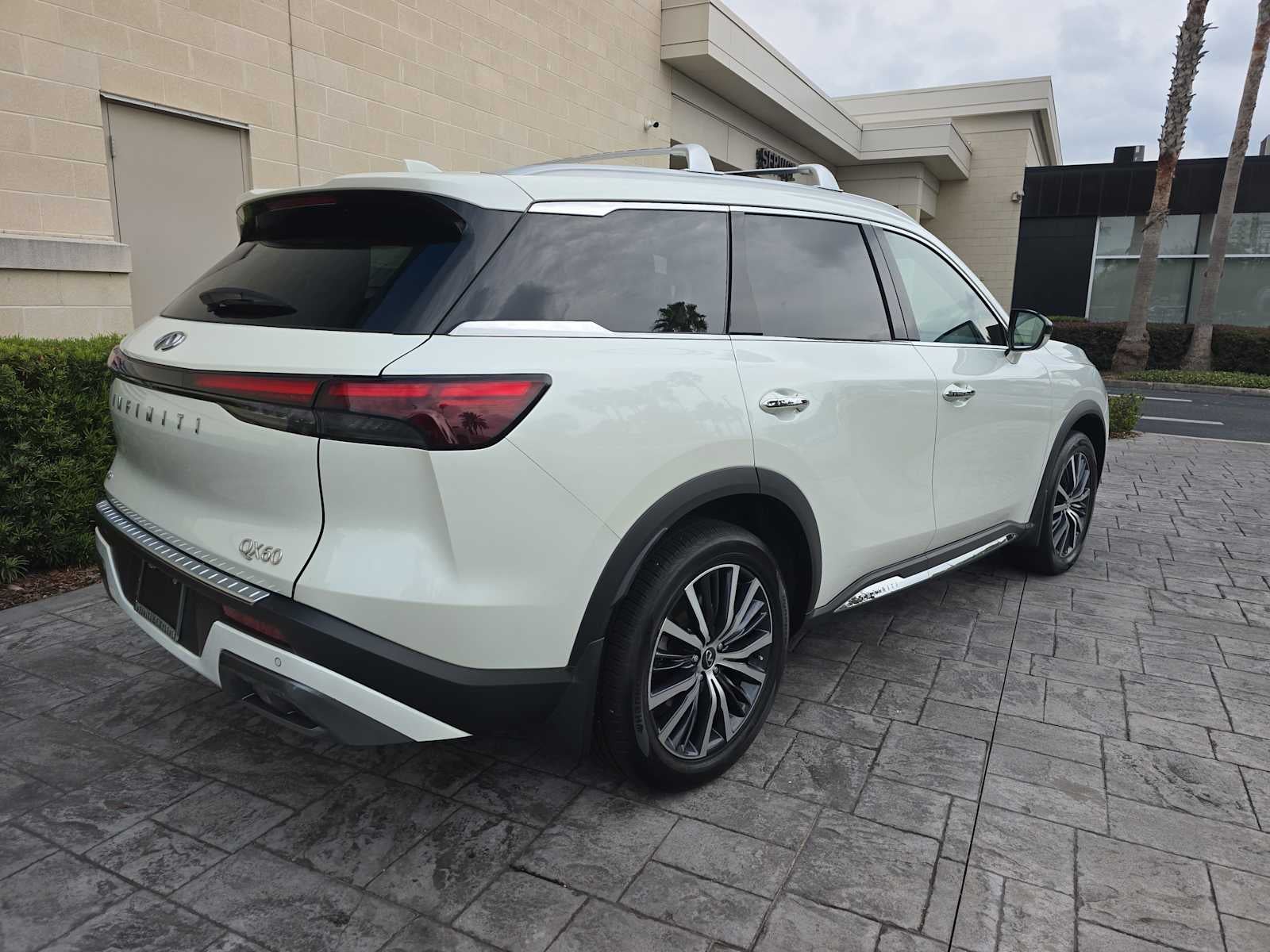2023 INFINITI QX60 SENSORY