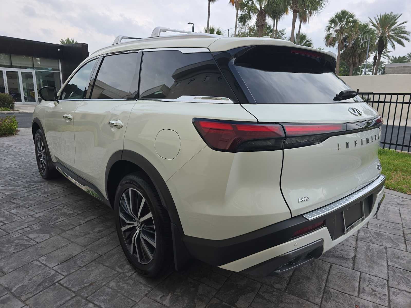 2023 INFINITI QX60 SENSORY