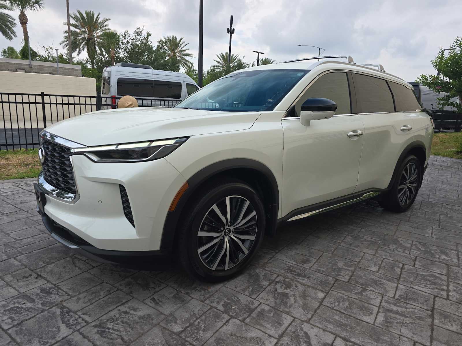 2023 INFINITI QX60 SENSORY