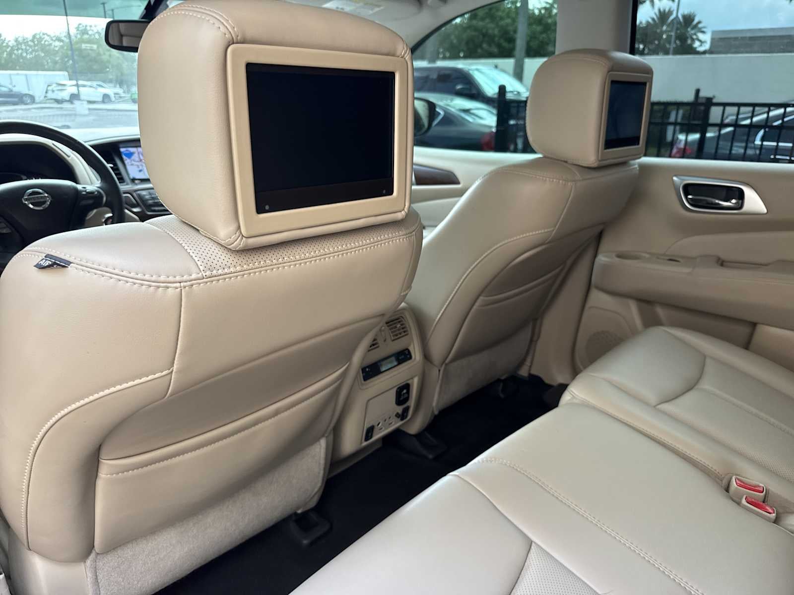 2017 Nissan Pathfinder Platinum