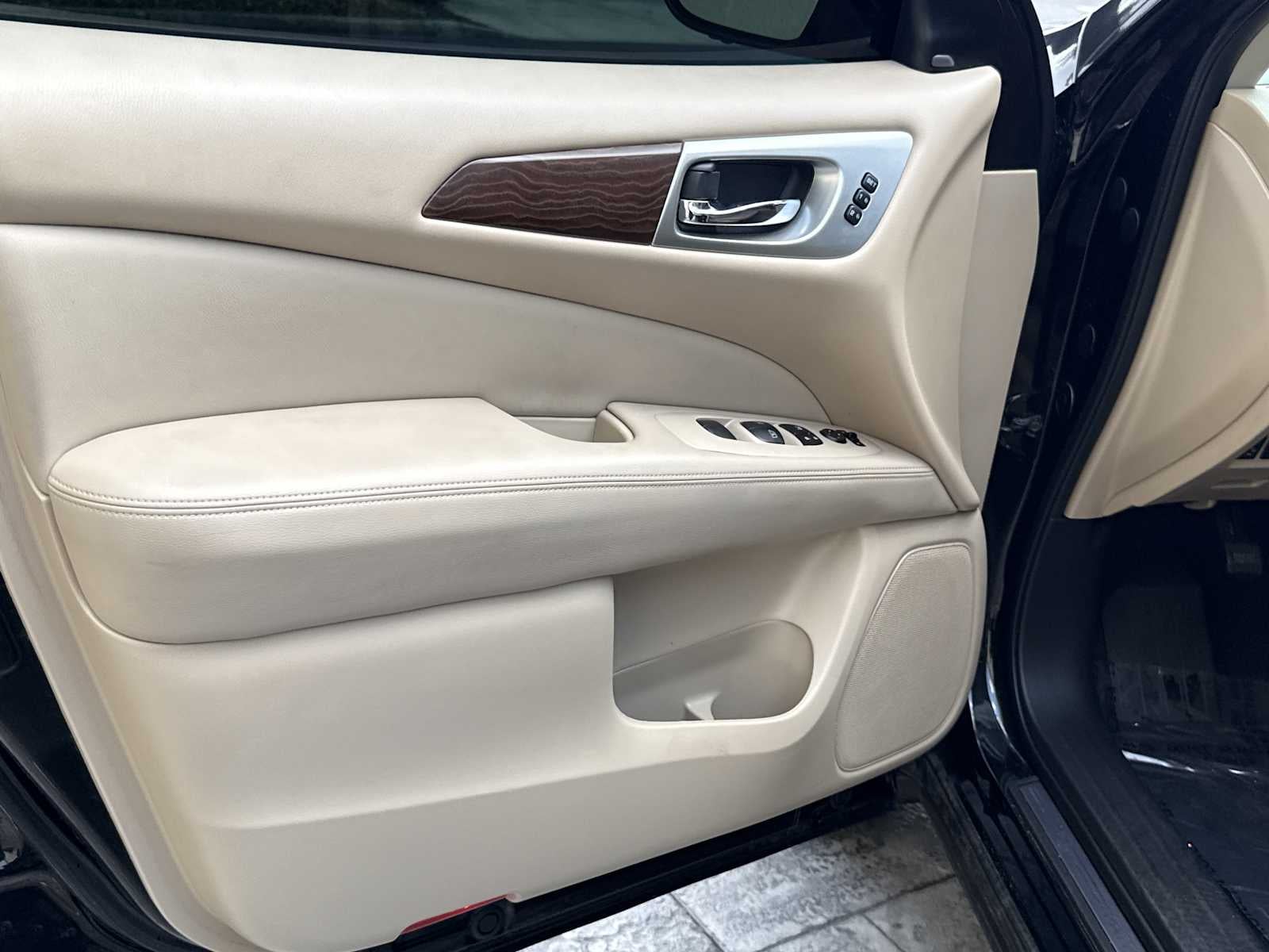 2017 Nissan Pathfinder Platinum
