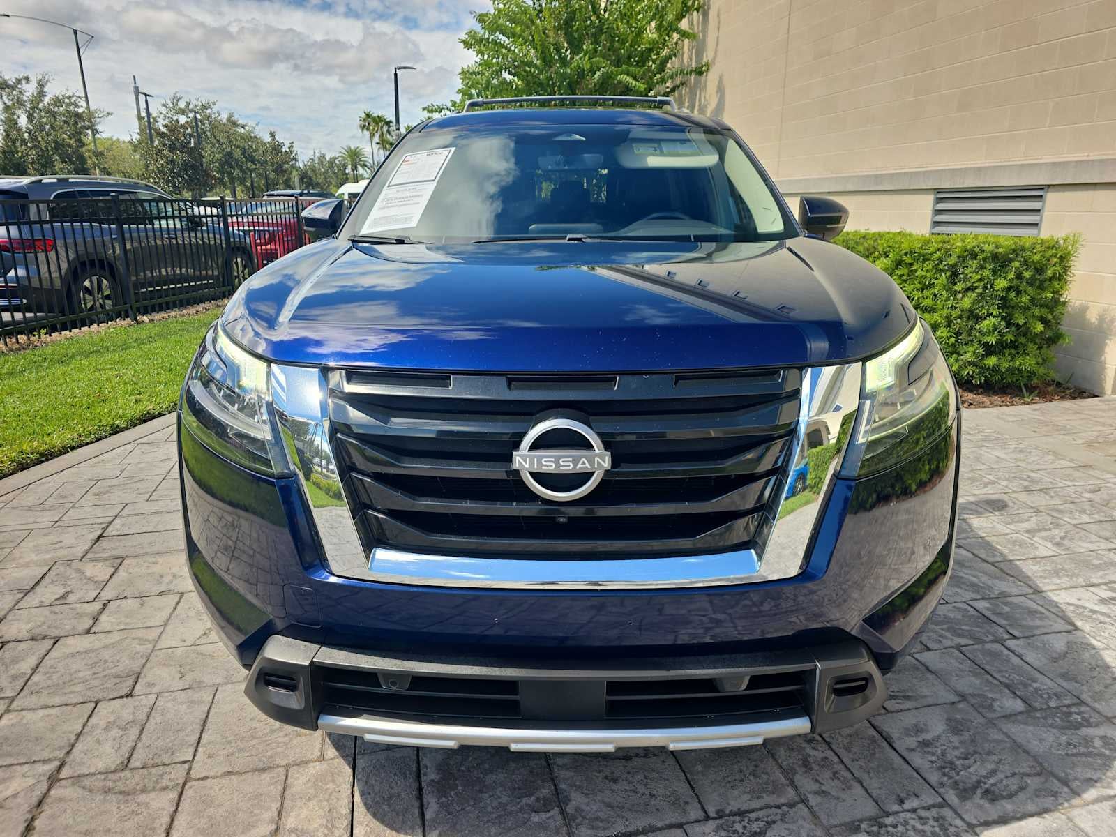 2023 Nissan Pathfinder SL