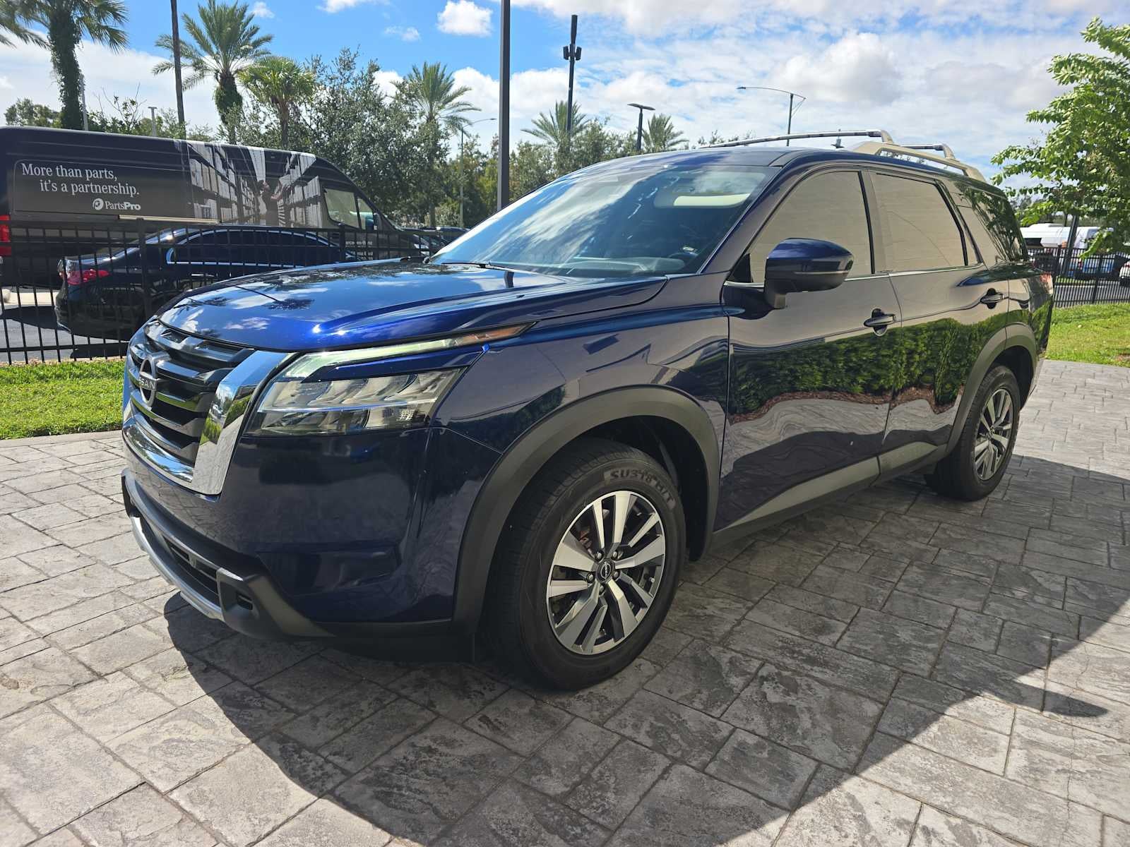 2023 Nissan Pathfinder SL