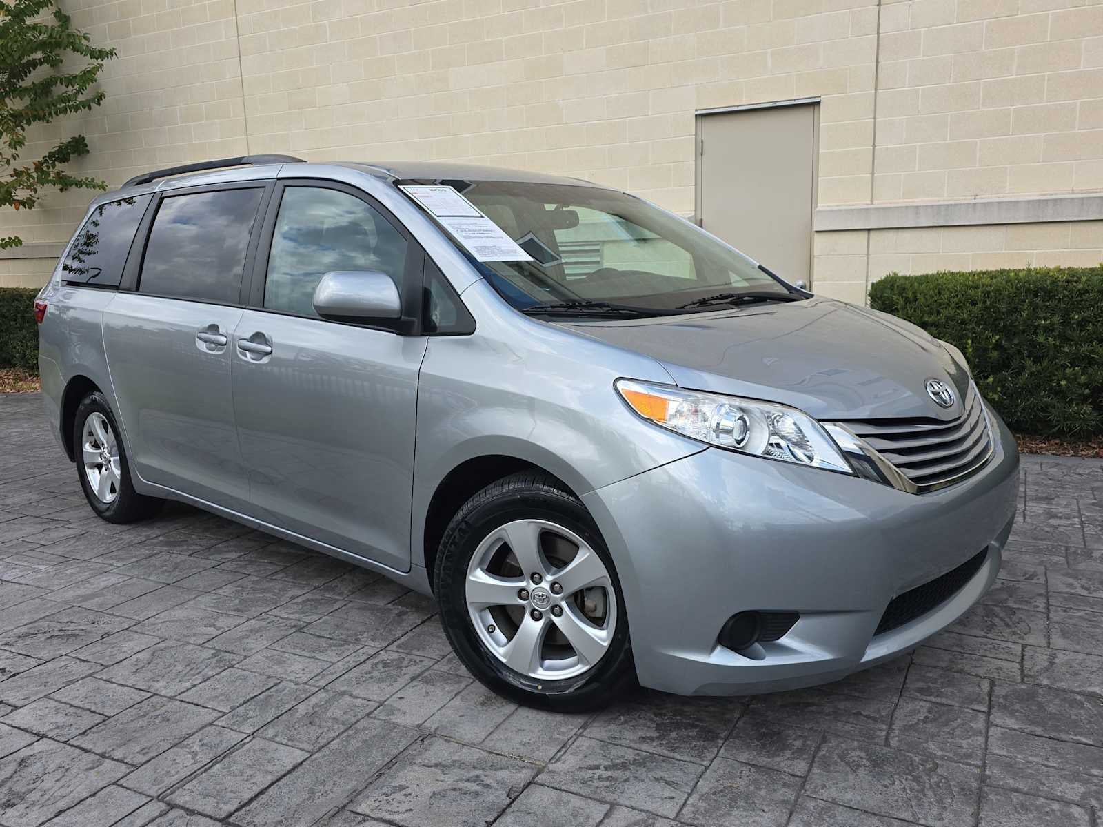 2016 Toyota Sienna LE