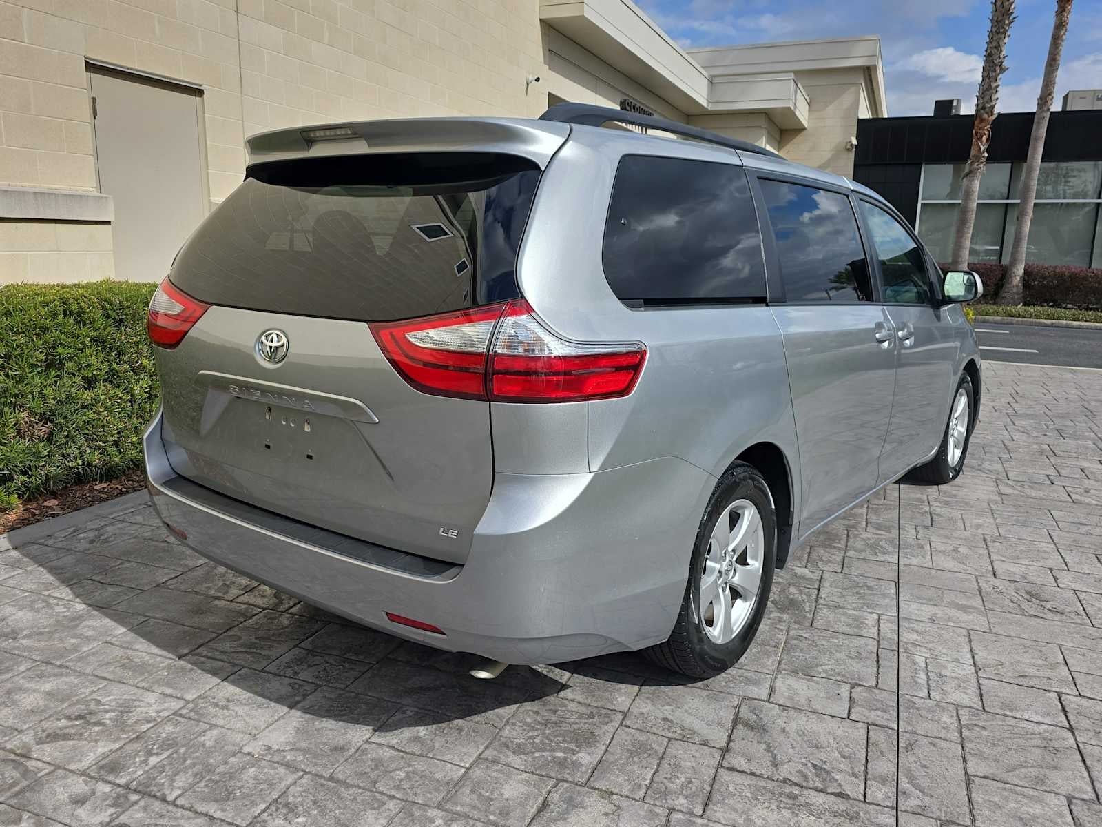 2016 Toyota Sienna LE