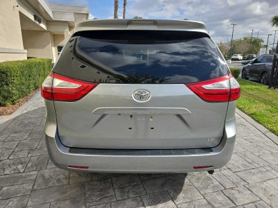 2016 Toyota Sienna LE