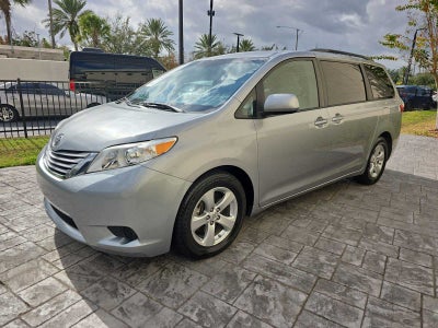 2016 Toyota Sienna LE