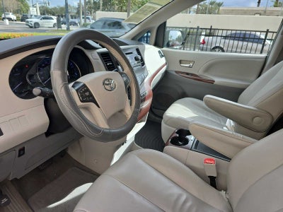2014 Toyota Sienna XLE
