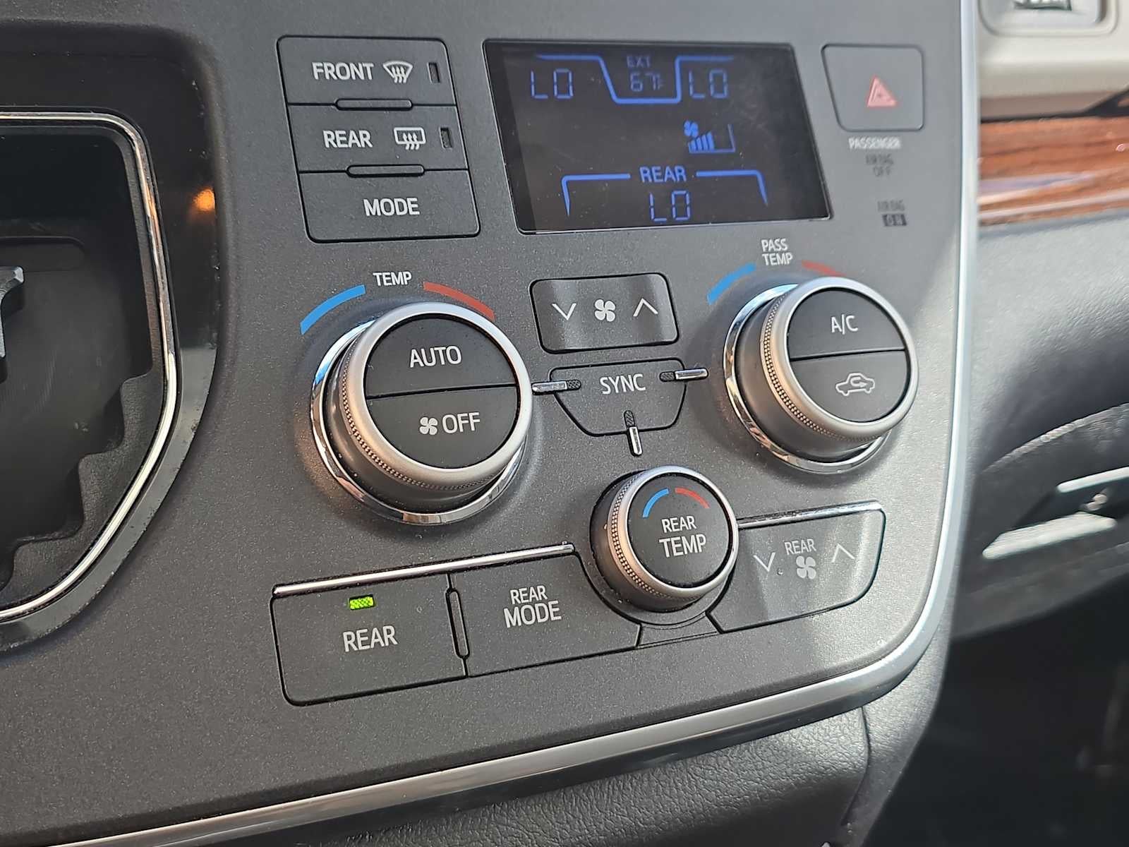 2015 Toyota Sienna Ltd