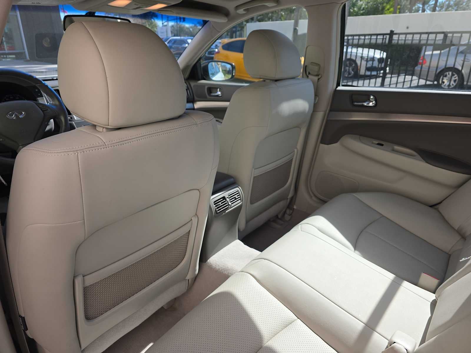 2015 INFINITI Q40 4dr Sdn RWD