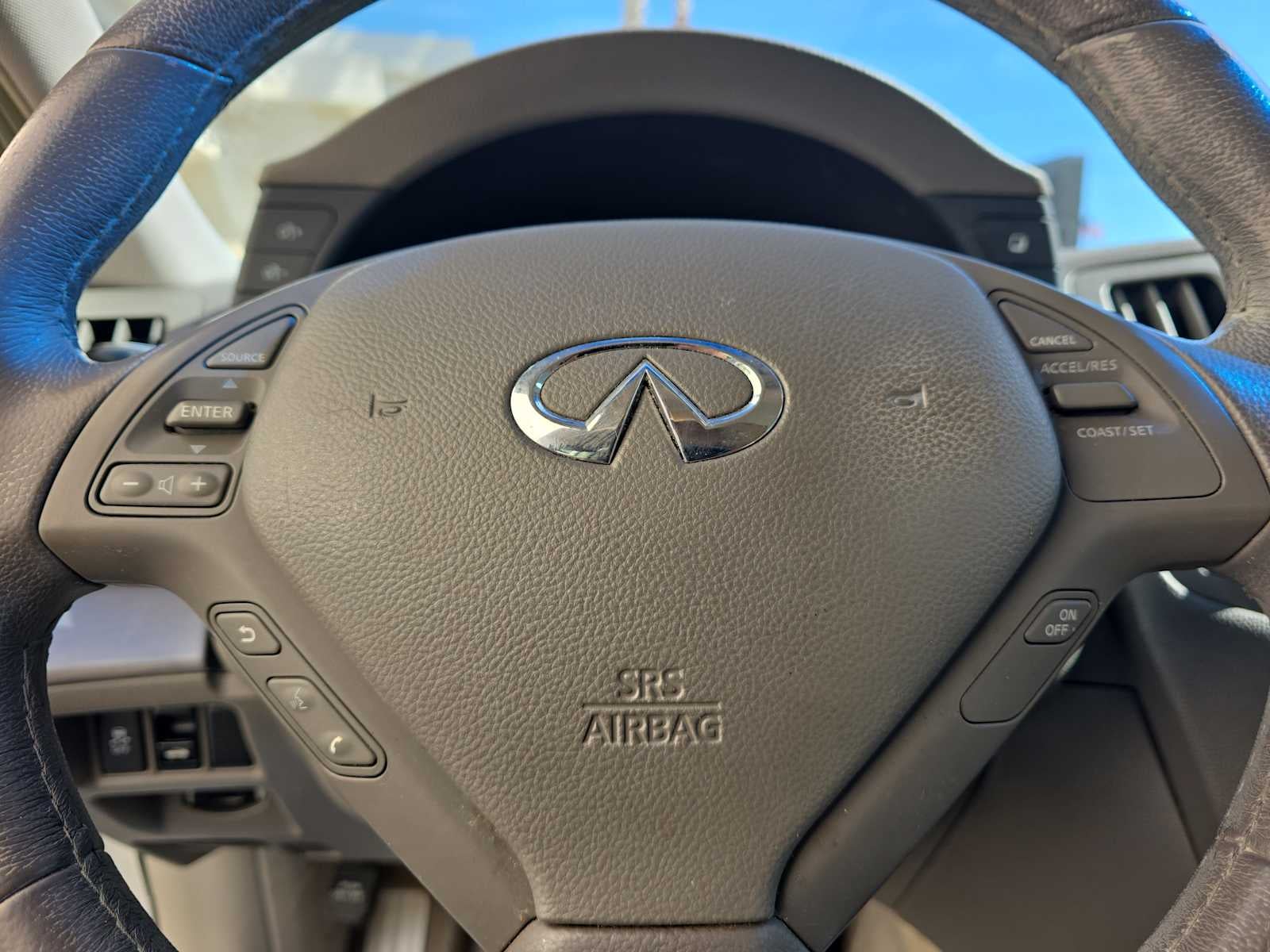 2015 INFINITI Q40 4dr Sdn RWD