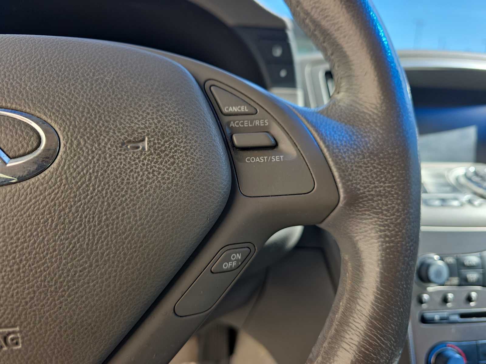 2015 INFINITI Q40 4dr Sdn RWD