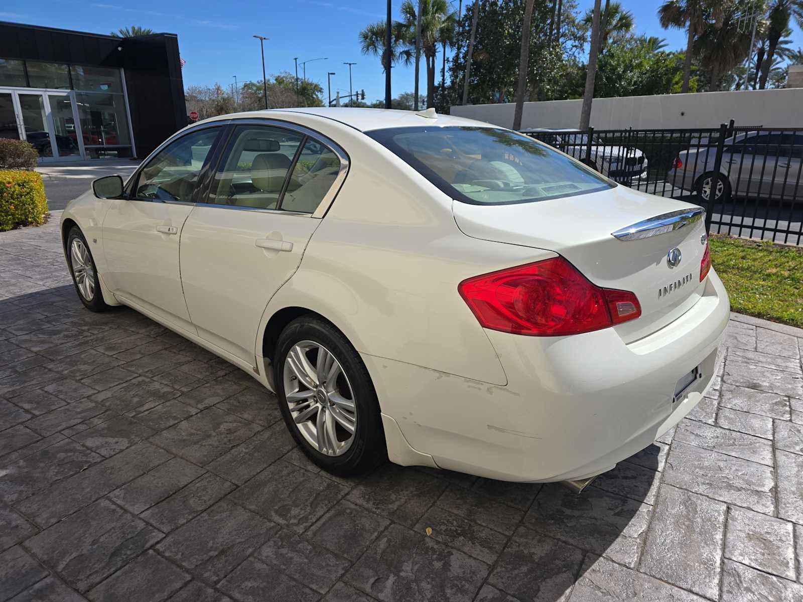 2015 INFINITI Q40 4dr Sdn RWD