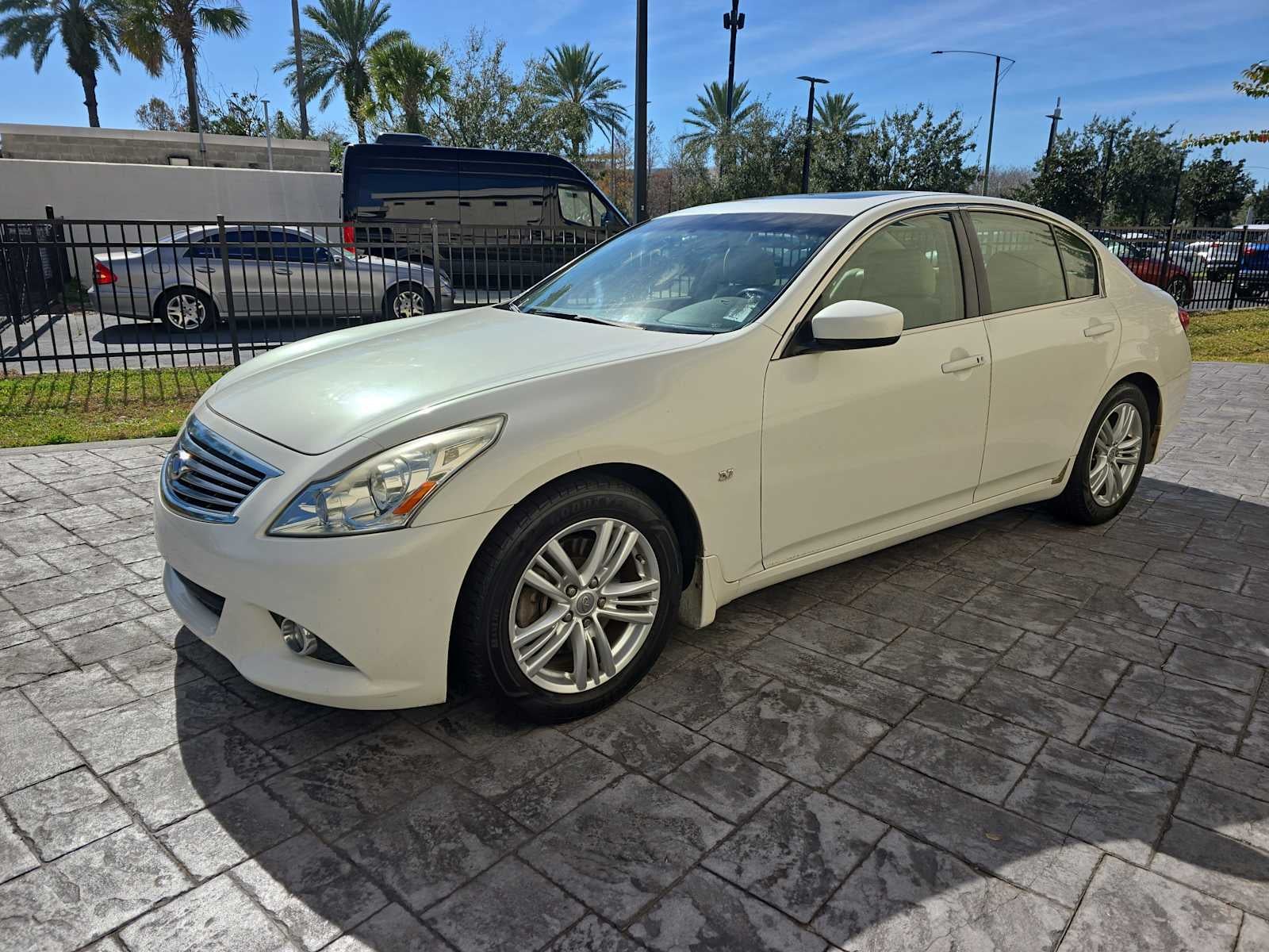 2015 INFINITI Q40 4dr Sdn RWD