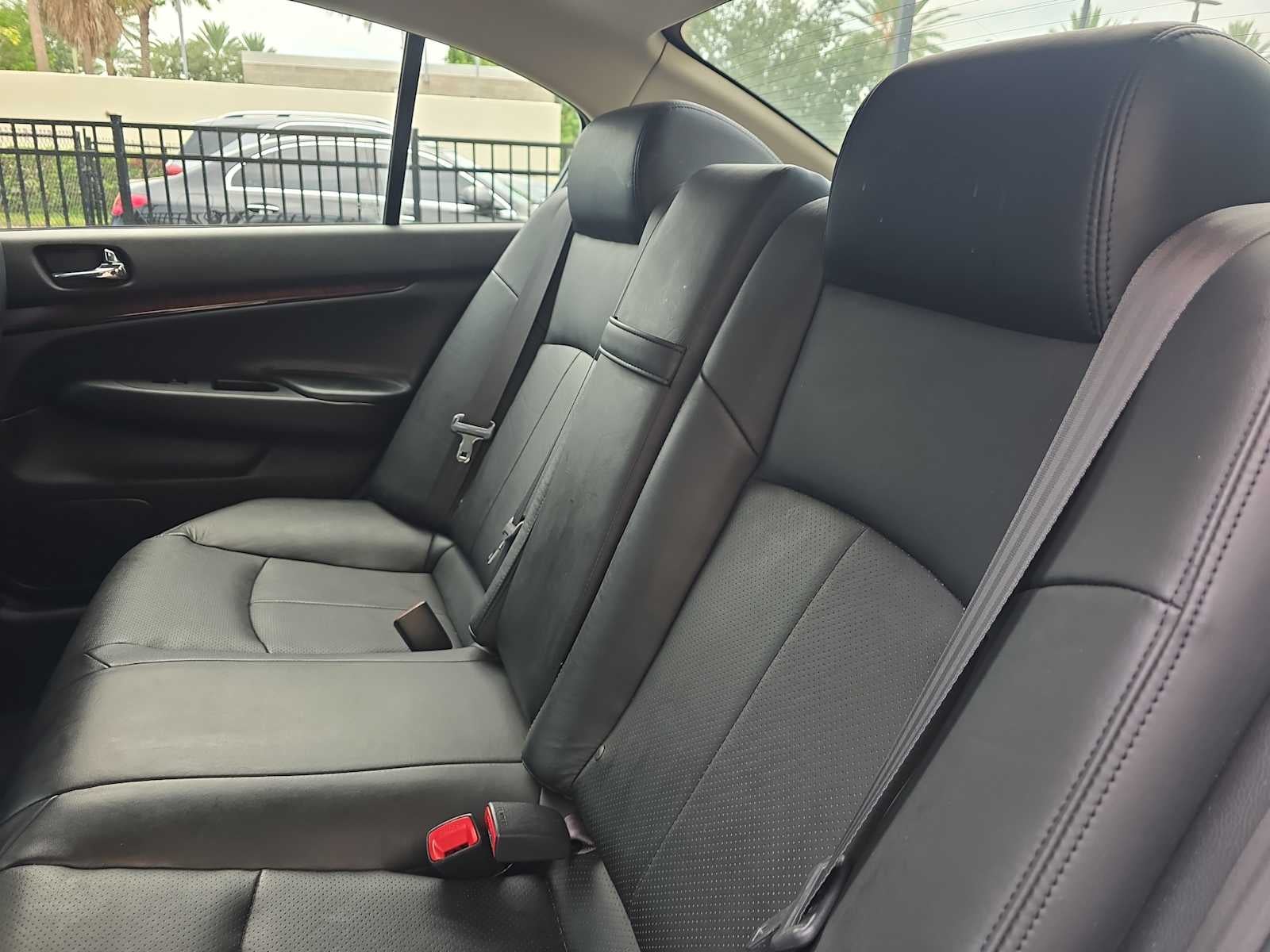2013 INFINITI G37 Sedan x